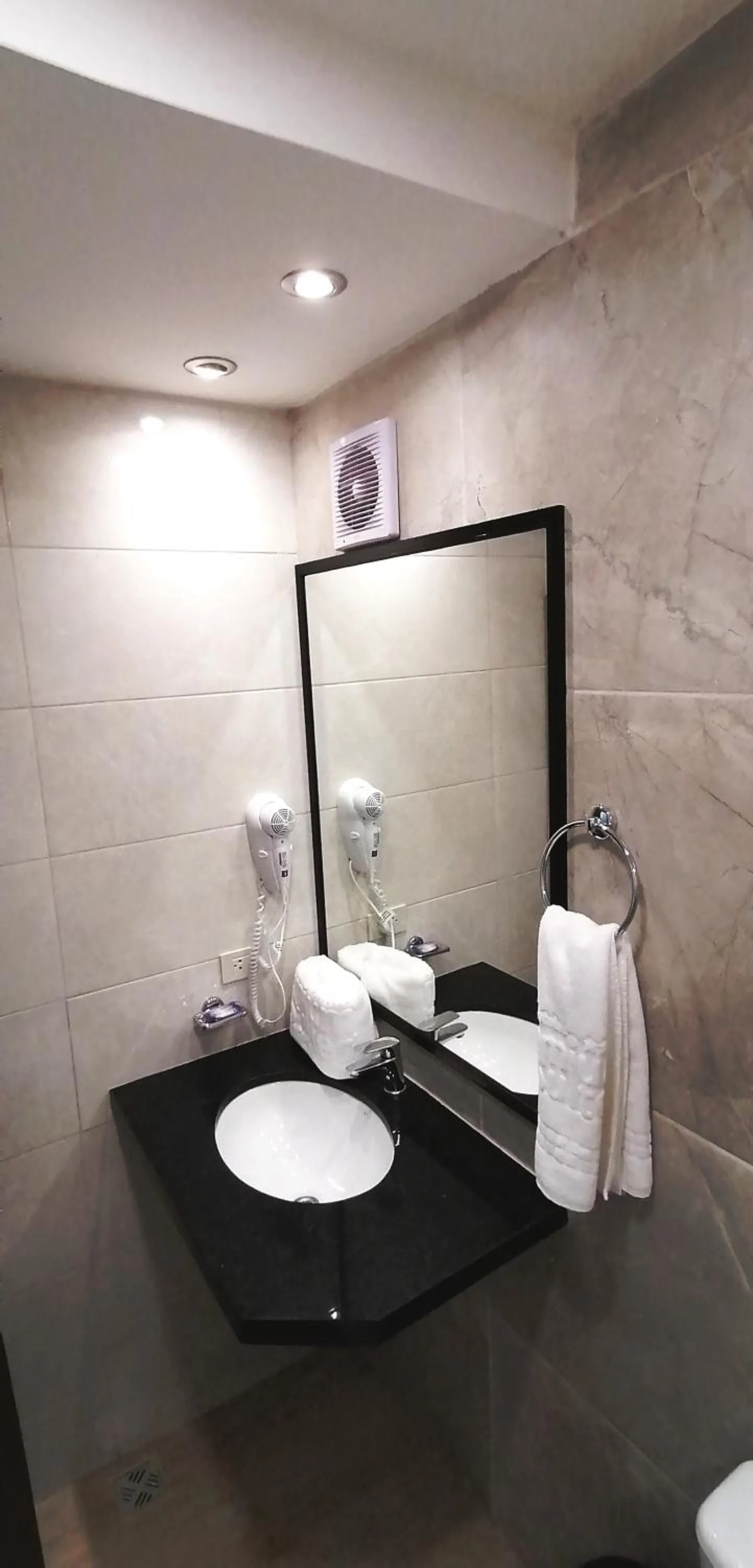 Bathroom in Premium Suites Deluxe Aparthotel Equipetrol