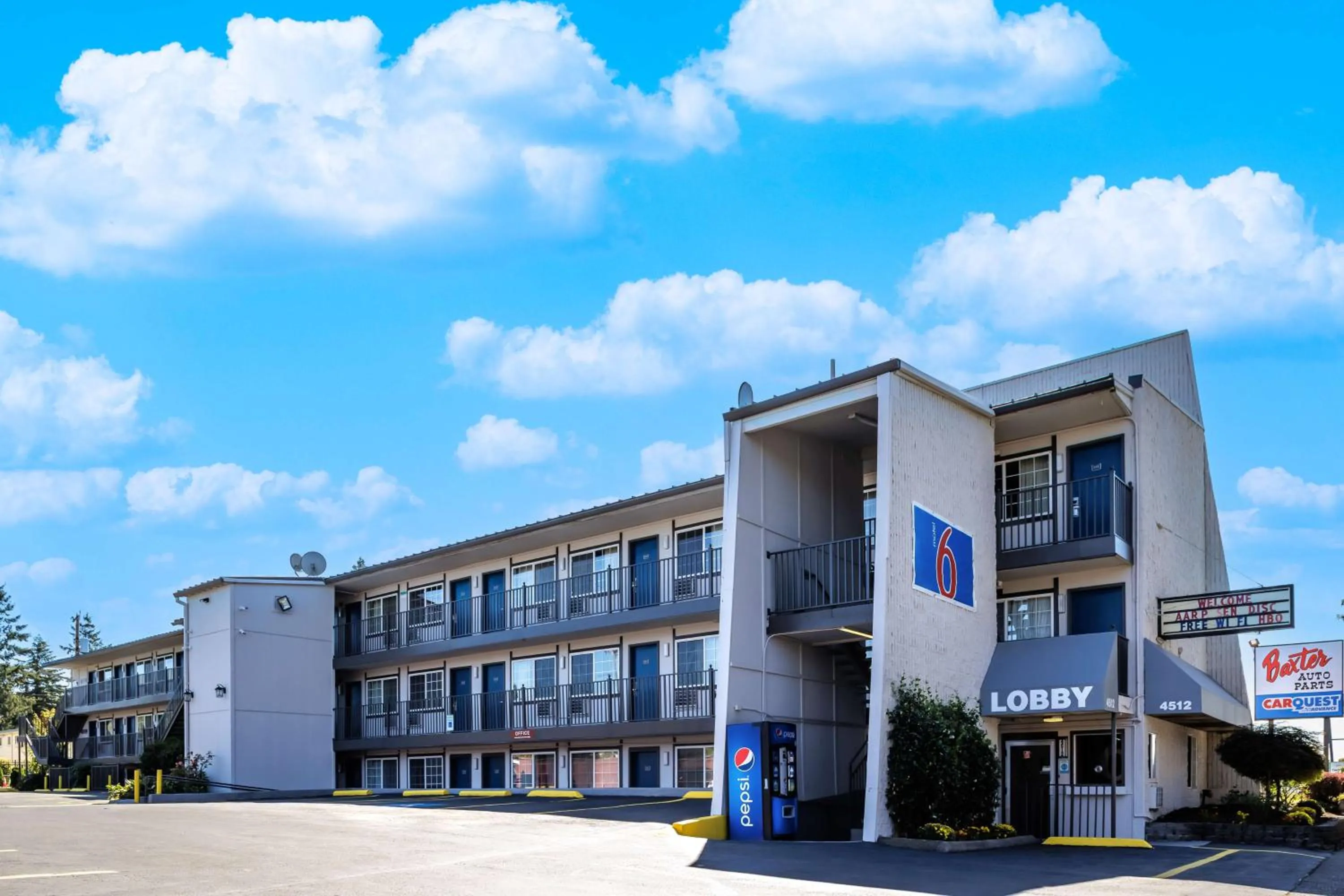 Property building in Motel 6 Portland OR Southeast