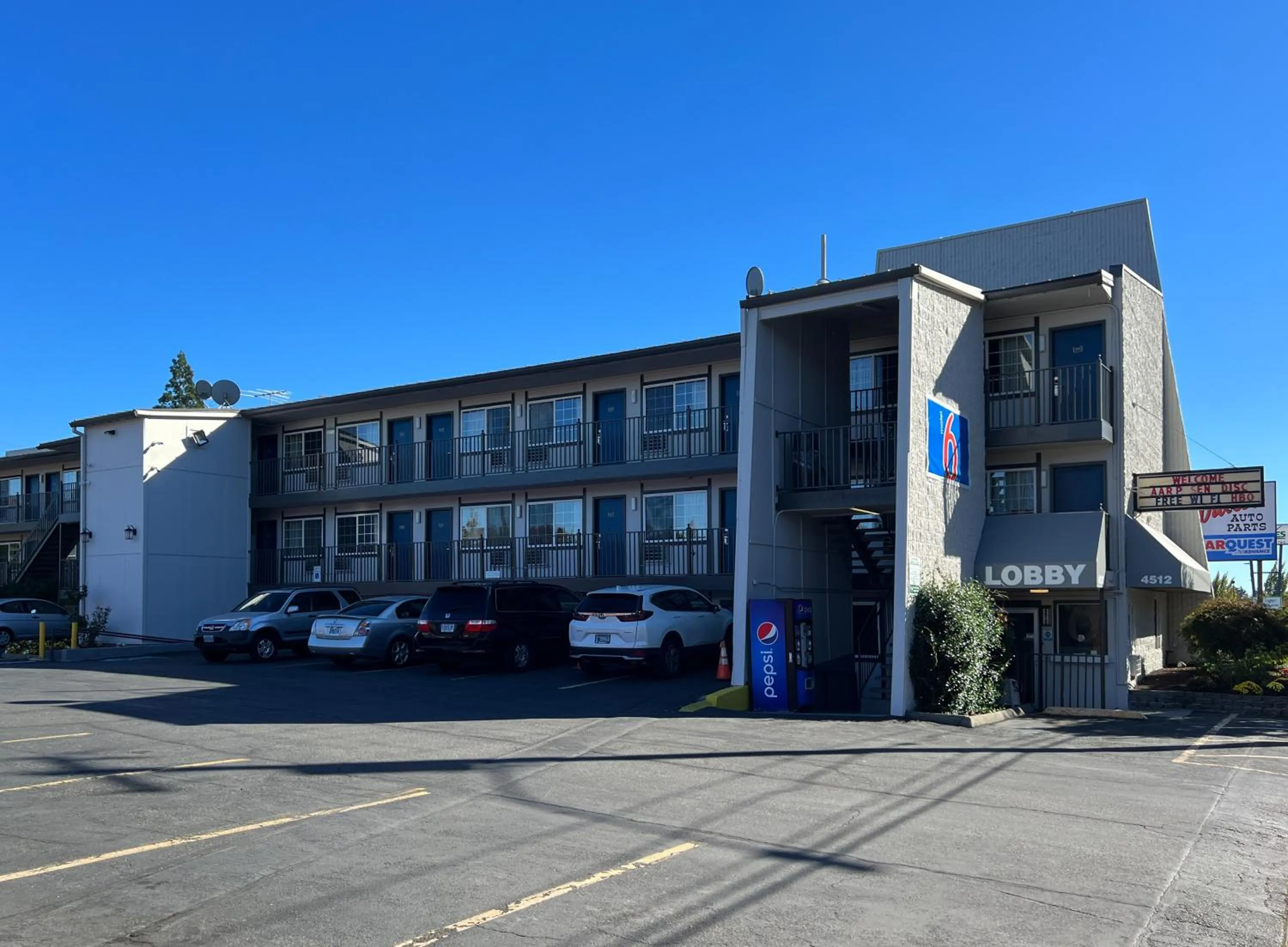 Property building in Motel 6 Portland OR Southeast