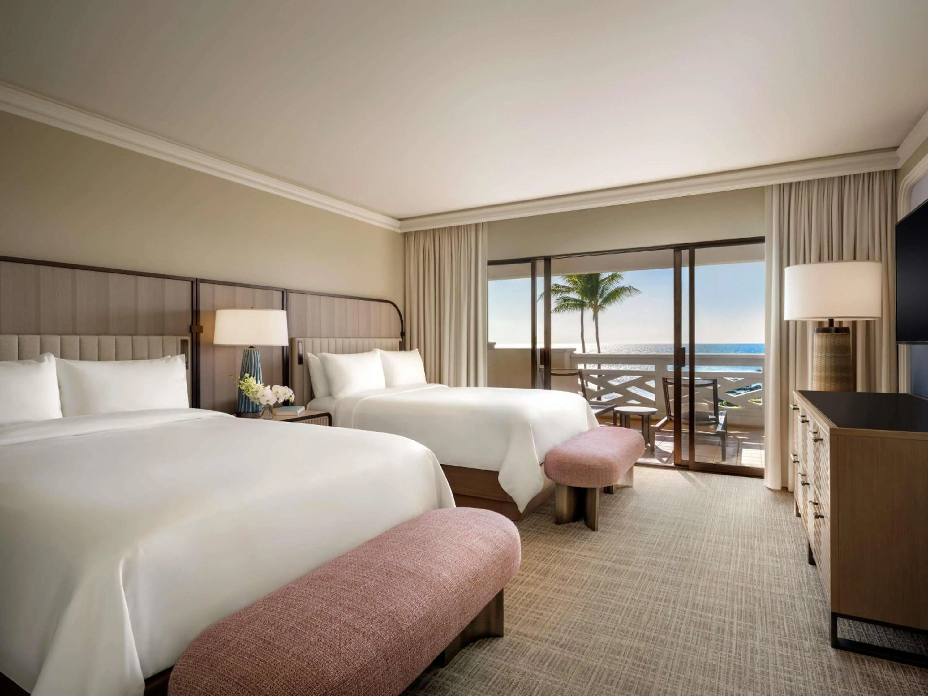 Bedroom, Bed in Fairmont Orchid