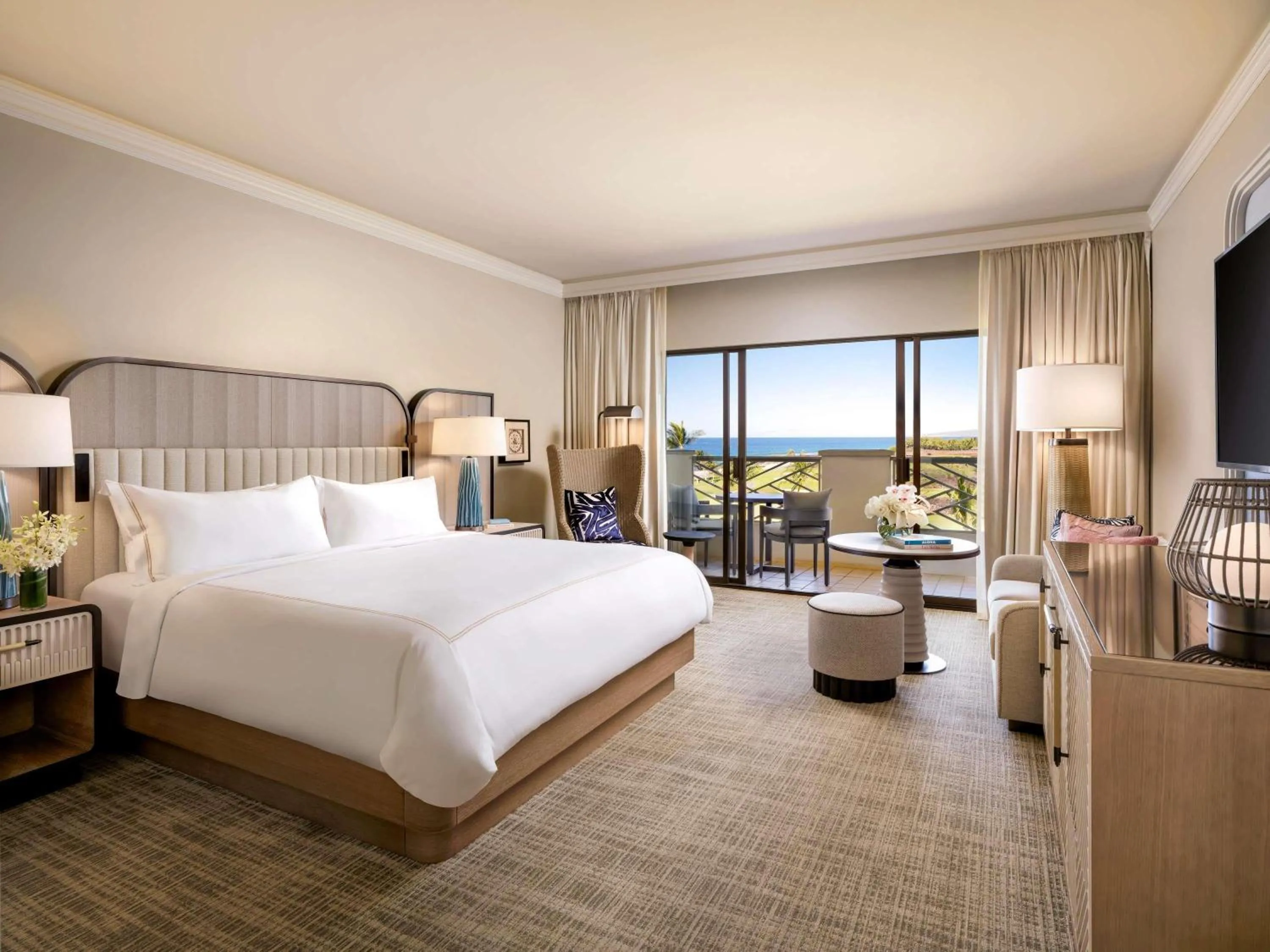 Bedroom, Bed in Fairmont Orchid