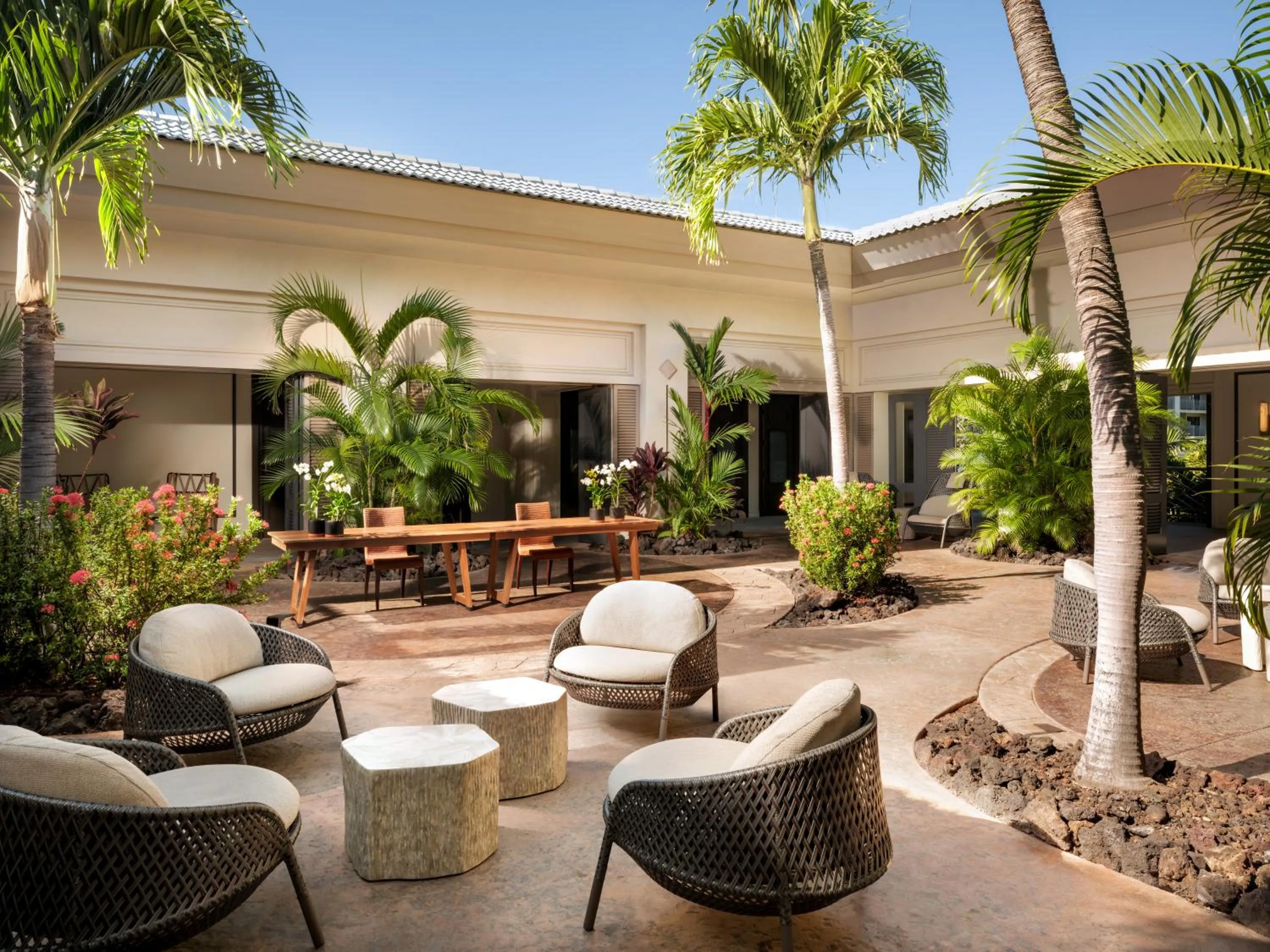 Seating area in Fairmont Orchid