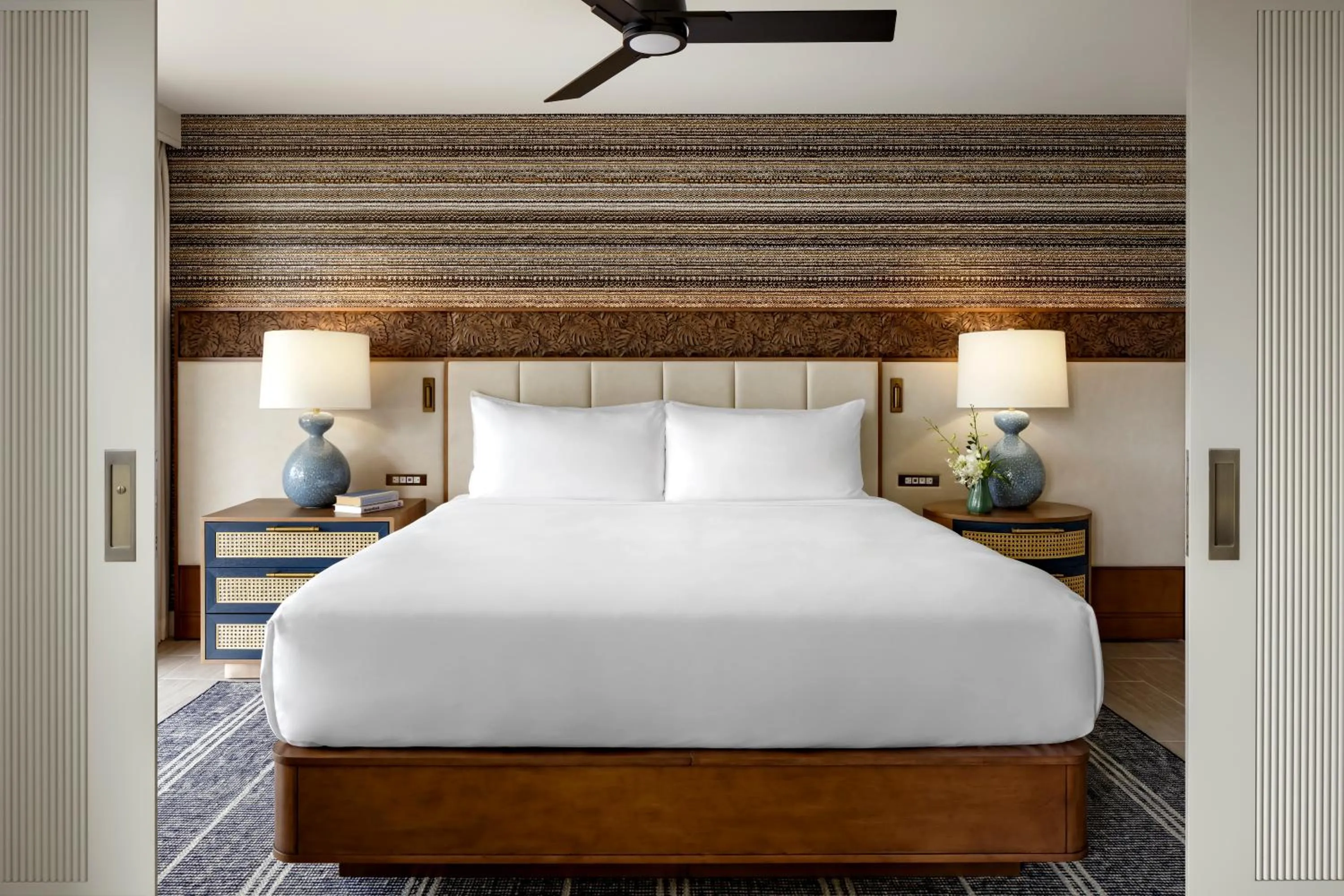 Bedroom, Bed in Fairmont Kea Lani, Maui