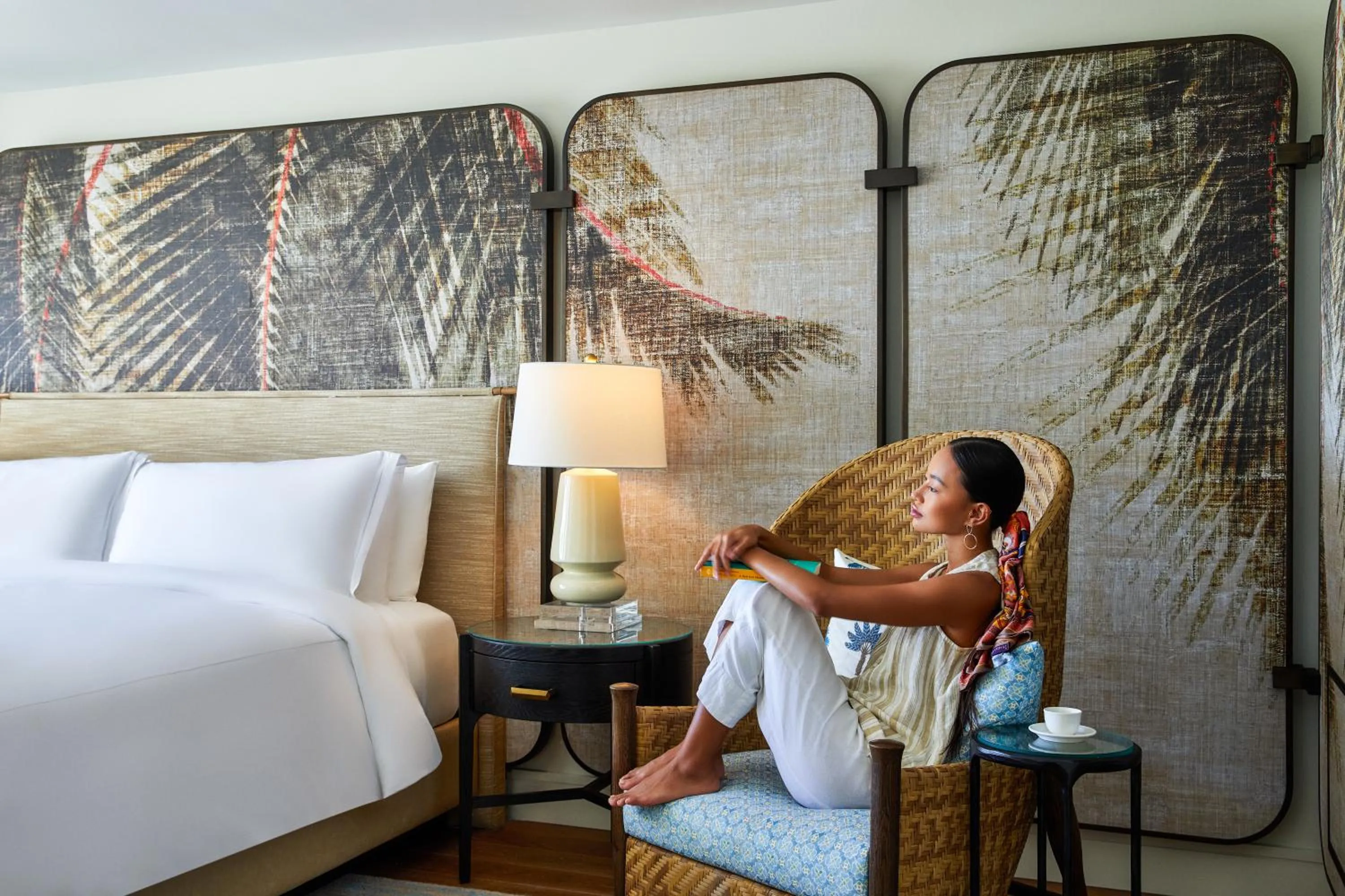 Seating area, Bed in Fairmont Kea Lani, Maui