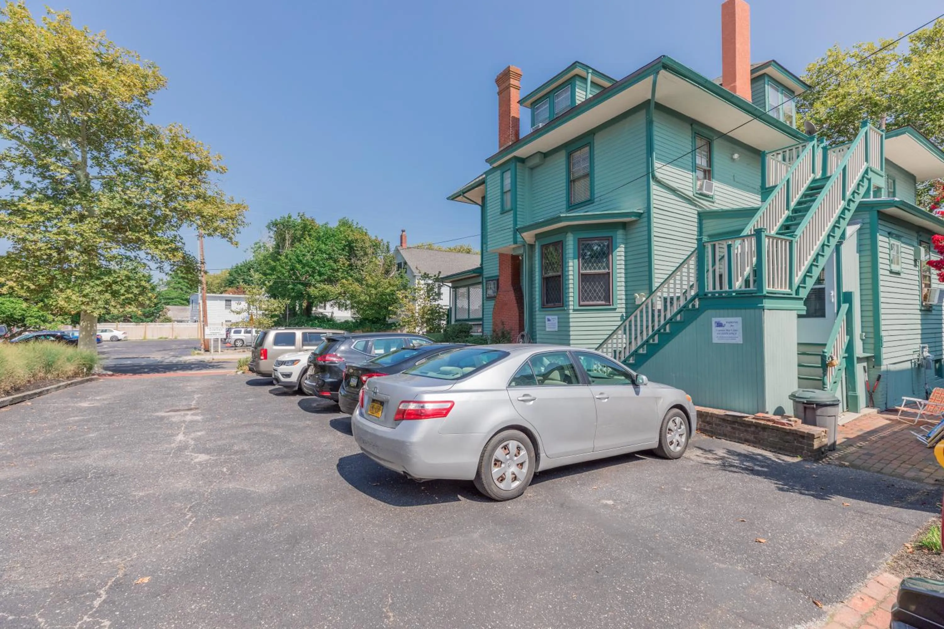 Parking in Captain Mey's Inn