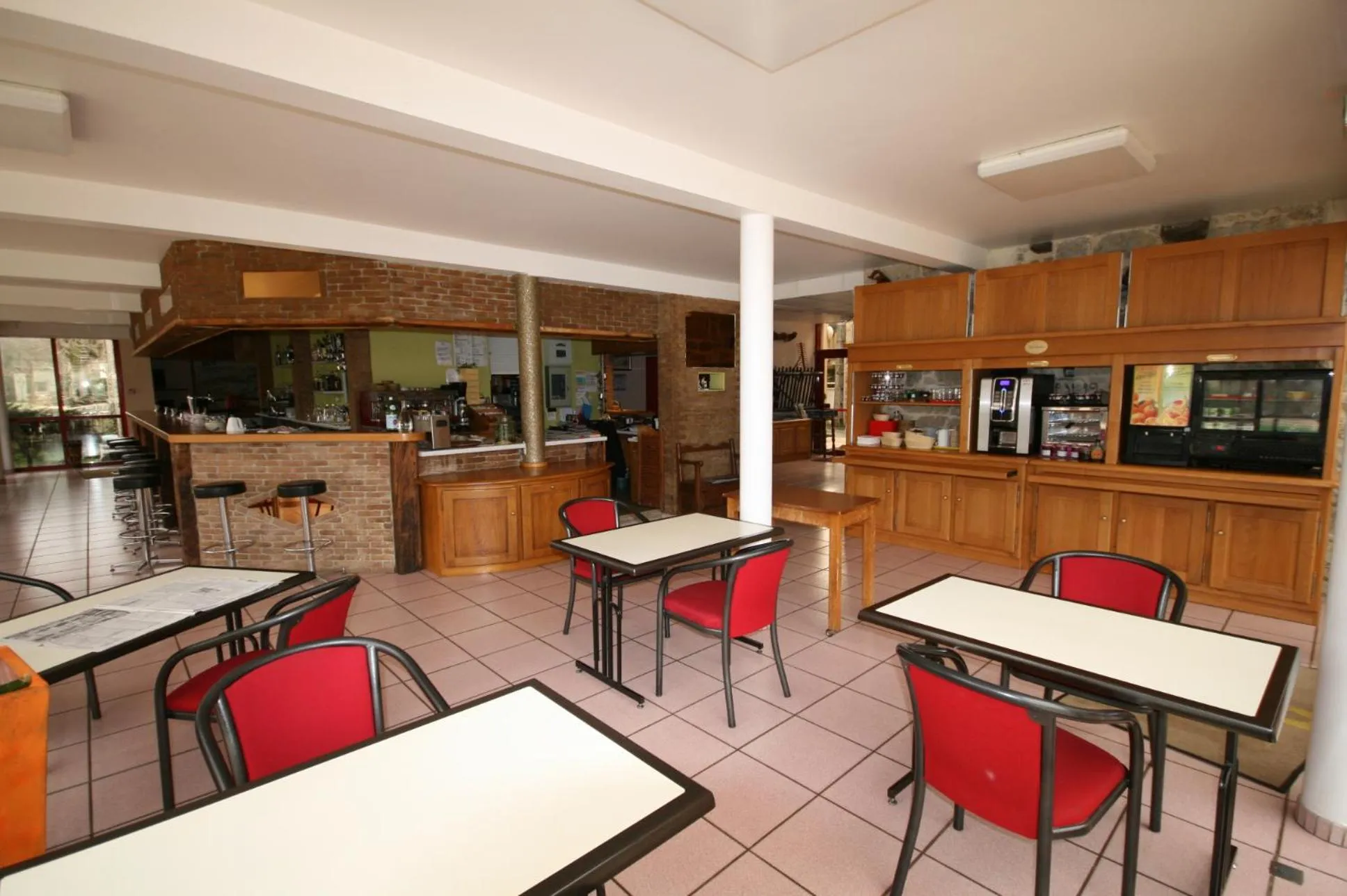 Breakfast in Logis Auberge La Diege