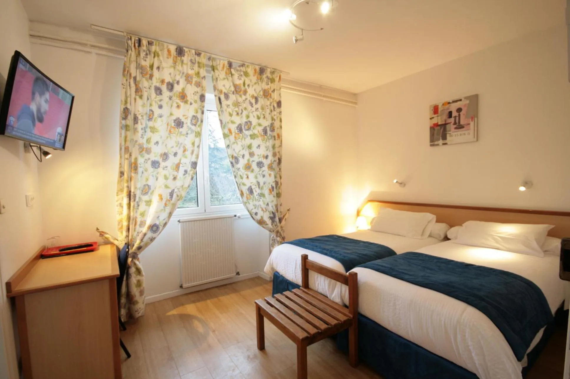 Bed in Logis Auberge La Diege