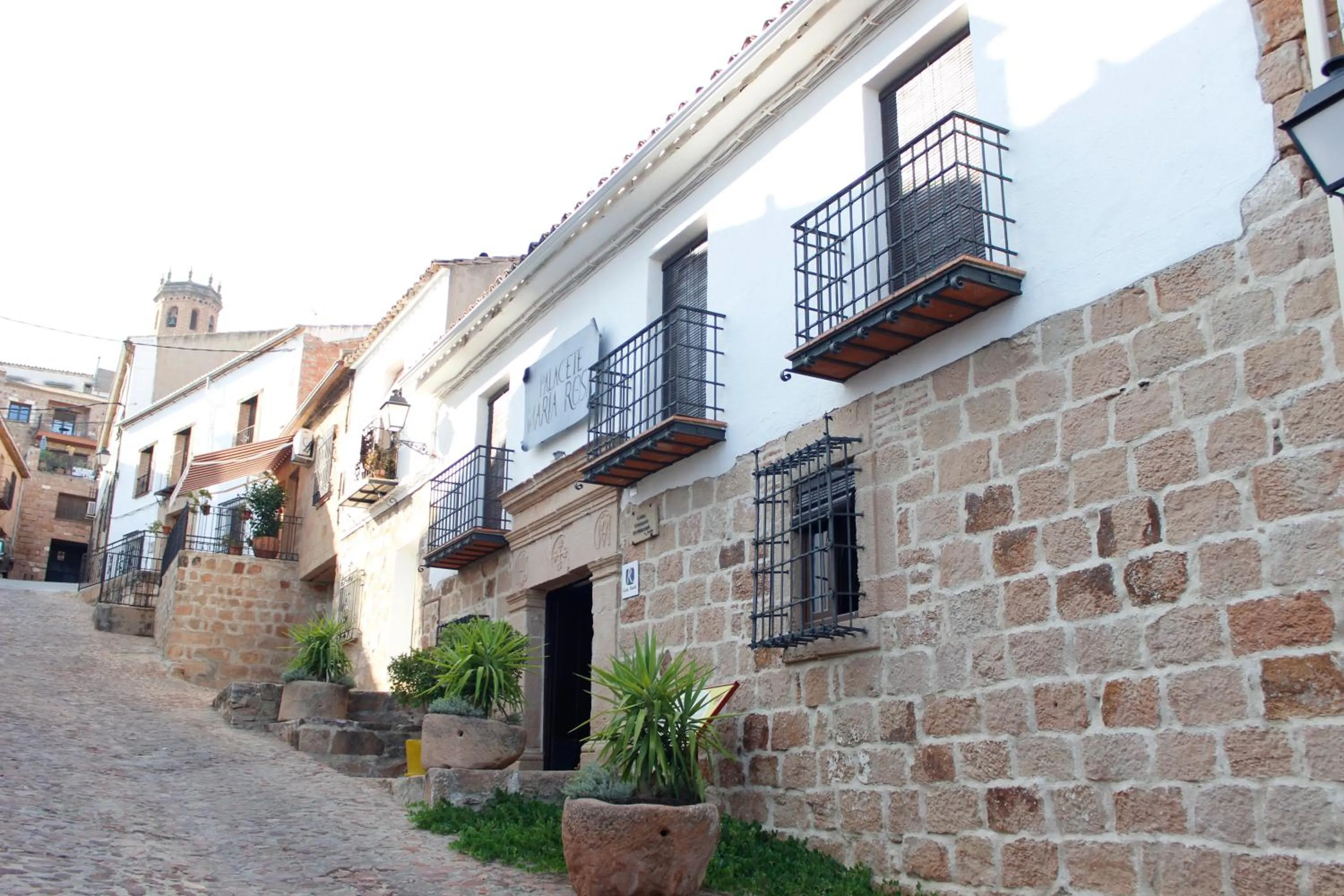 Facade/entrance in Palacete Maria Rosa
