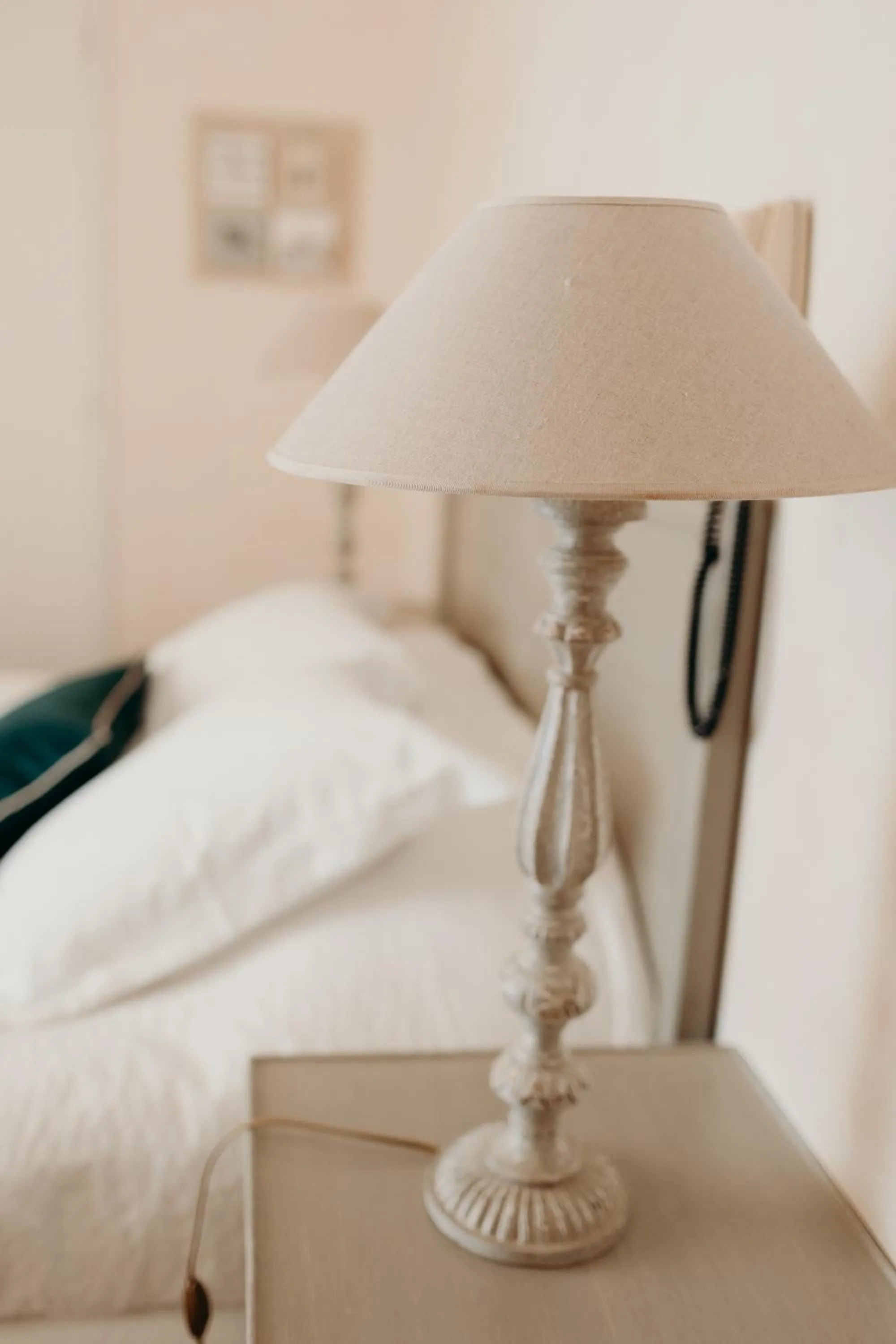 Bed in Hôtel Le Chatellier - Piscine chauffée d'avril à octobre