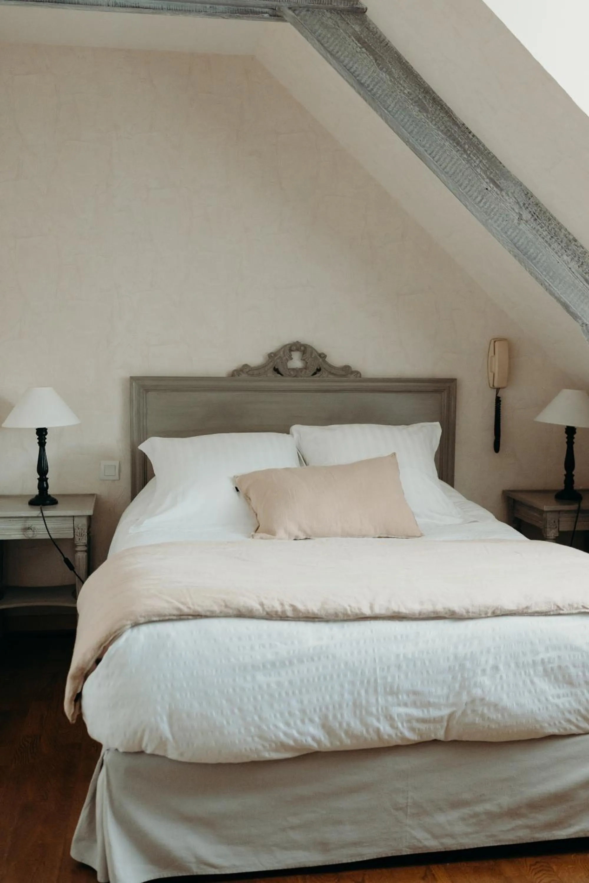 Bed in Hôtel Le Chatellier - Piscine chauffée d'avril à octobre