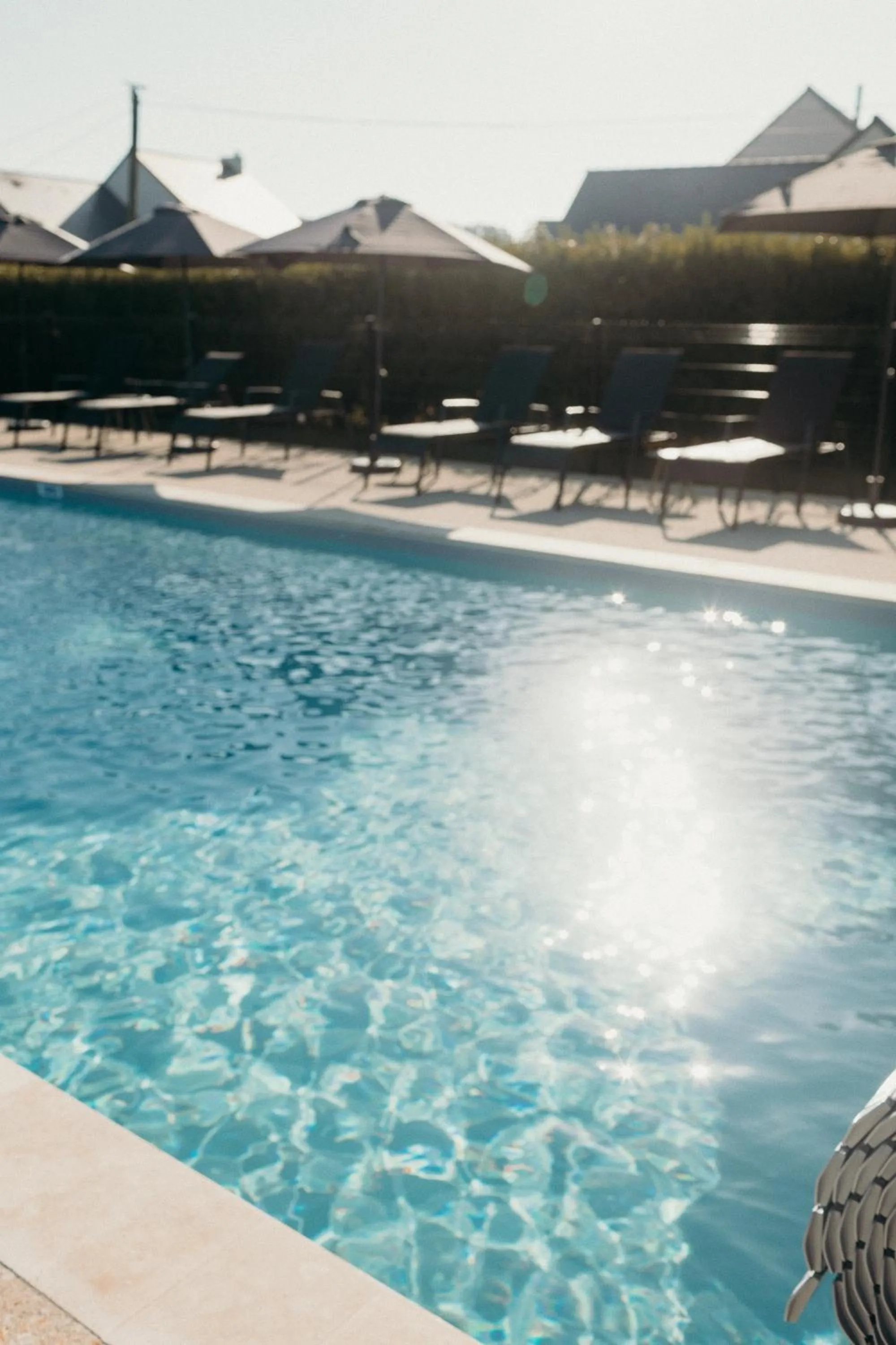 Swimming pool in Hôtel Le Chatellier - Piscine chauffée d'avril à octobre