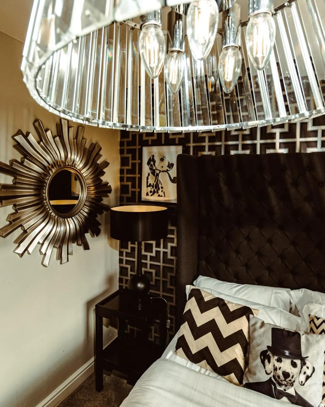 Bedroom, Bed in The Dog in Over Peover