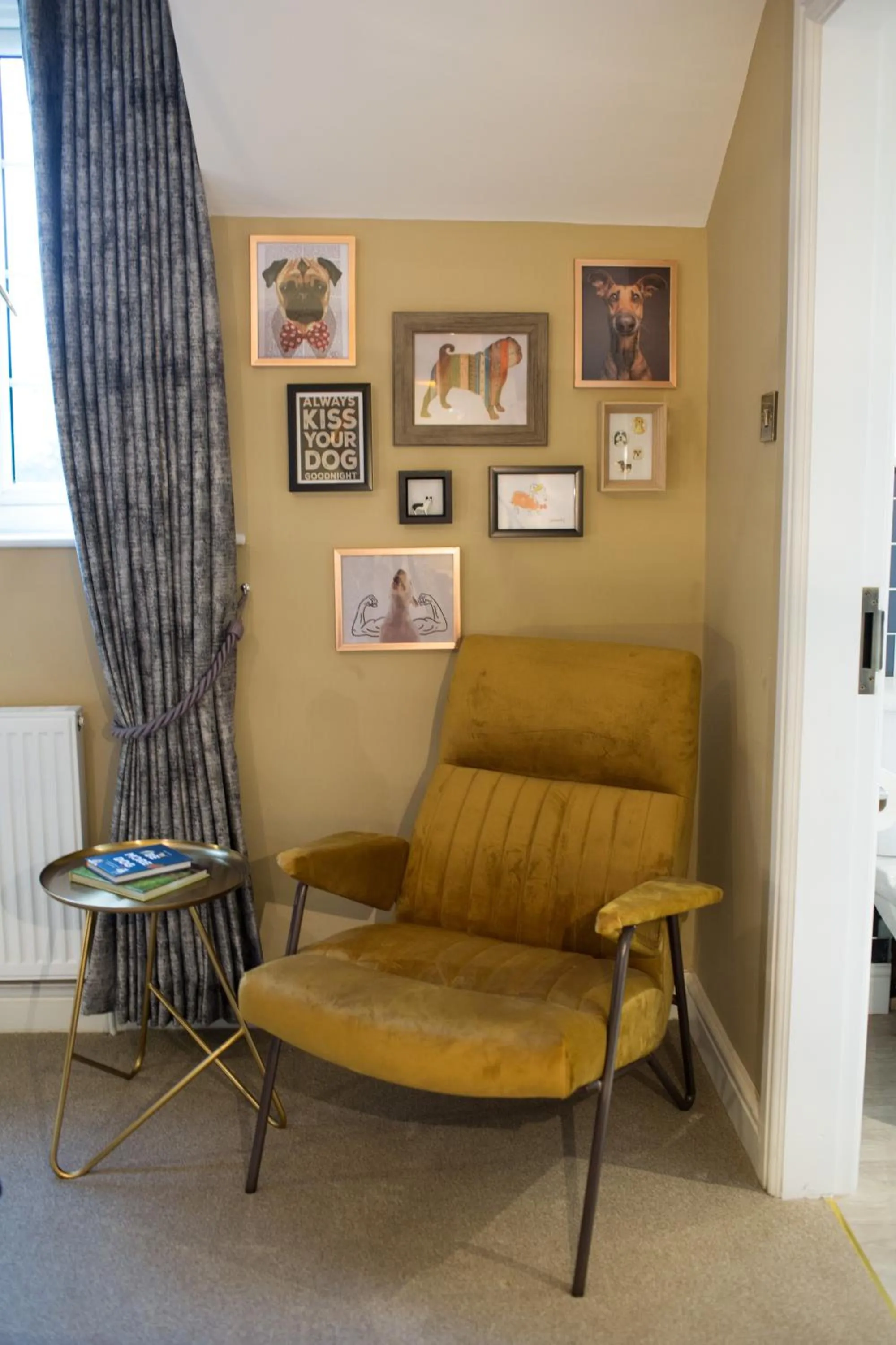 Bedroom in The Dog in Over Peover