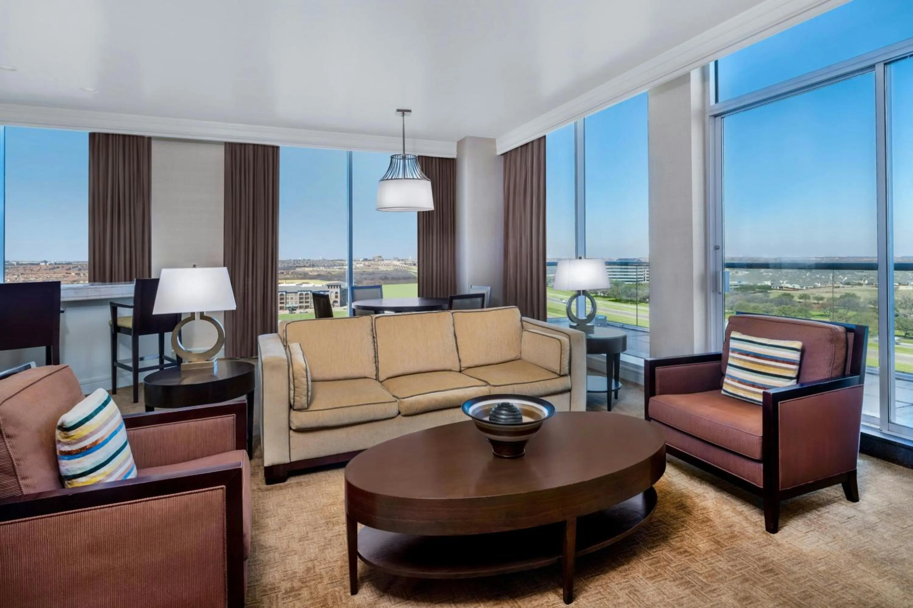 Living room in Renaissance Dallas North Hotel