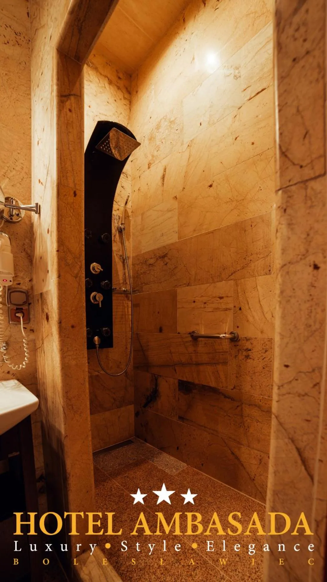 Shower in Hotel Ambasada Bolesławiec