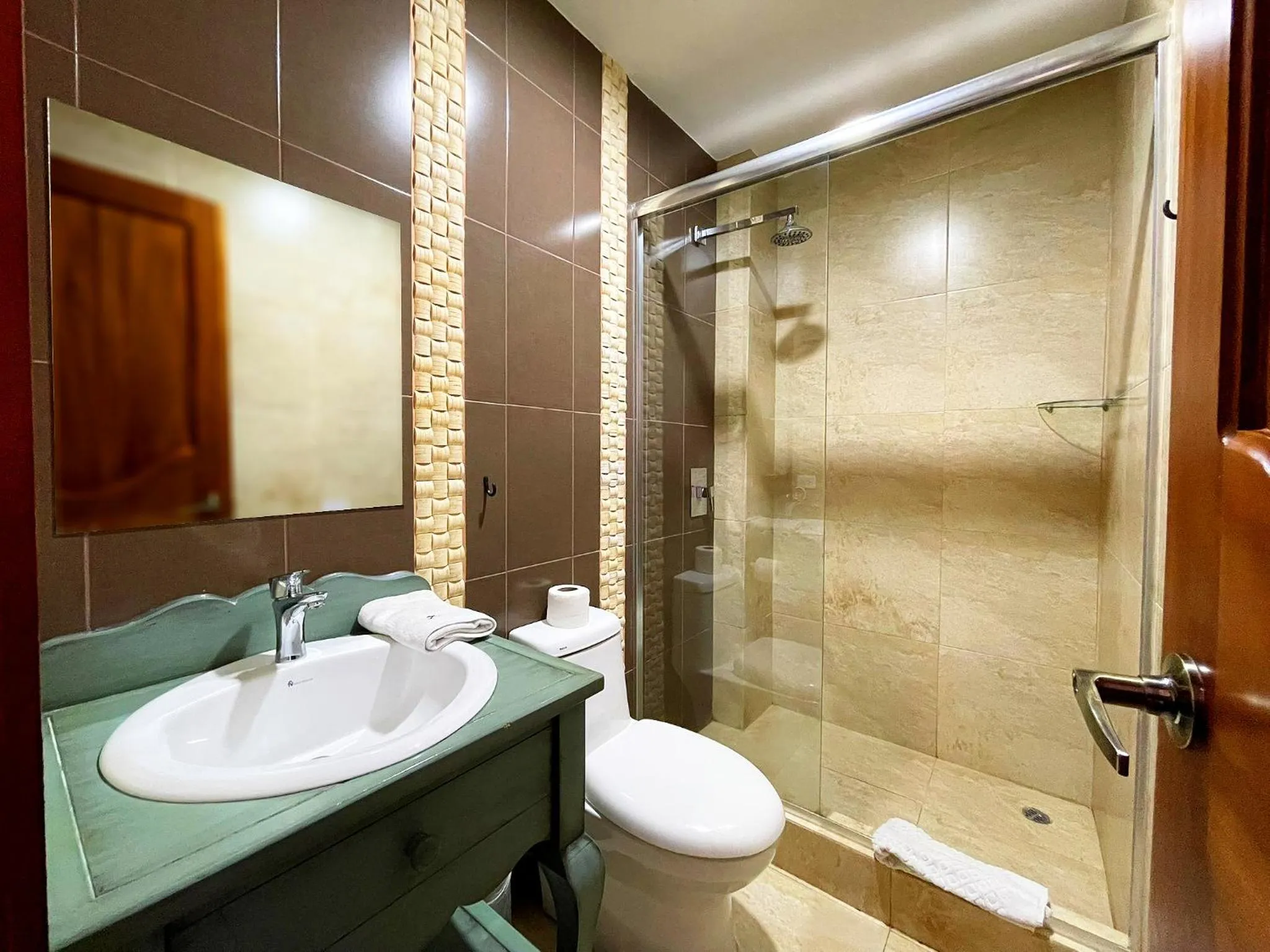 Shower in Hotel Azul de la Plaza by Chat Noir