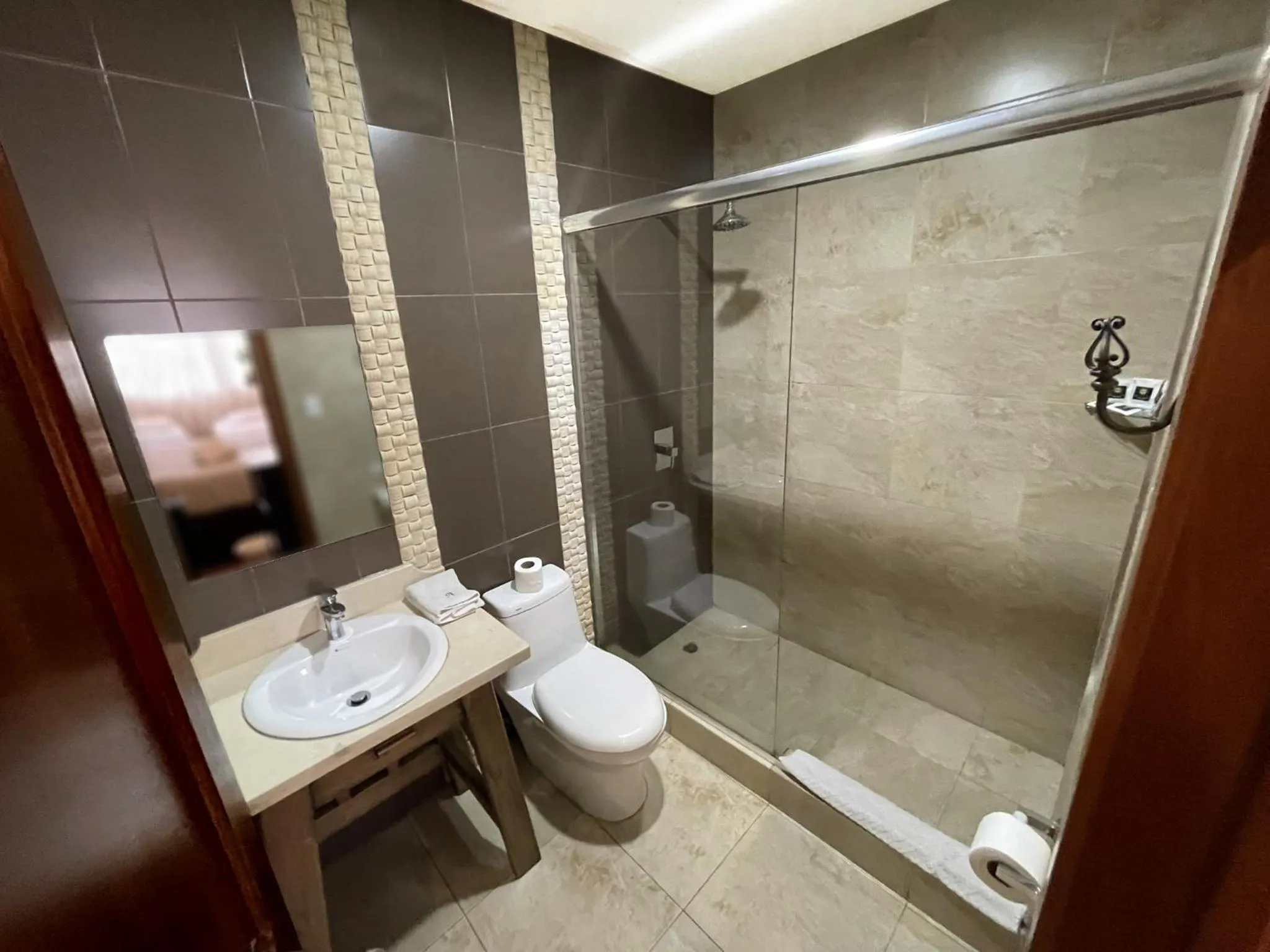 Shower in Hotel Azul de la Plaza by Chat Noir