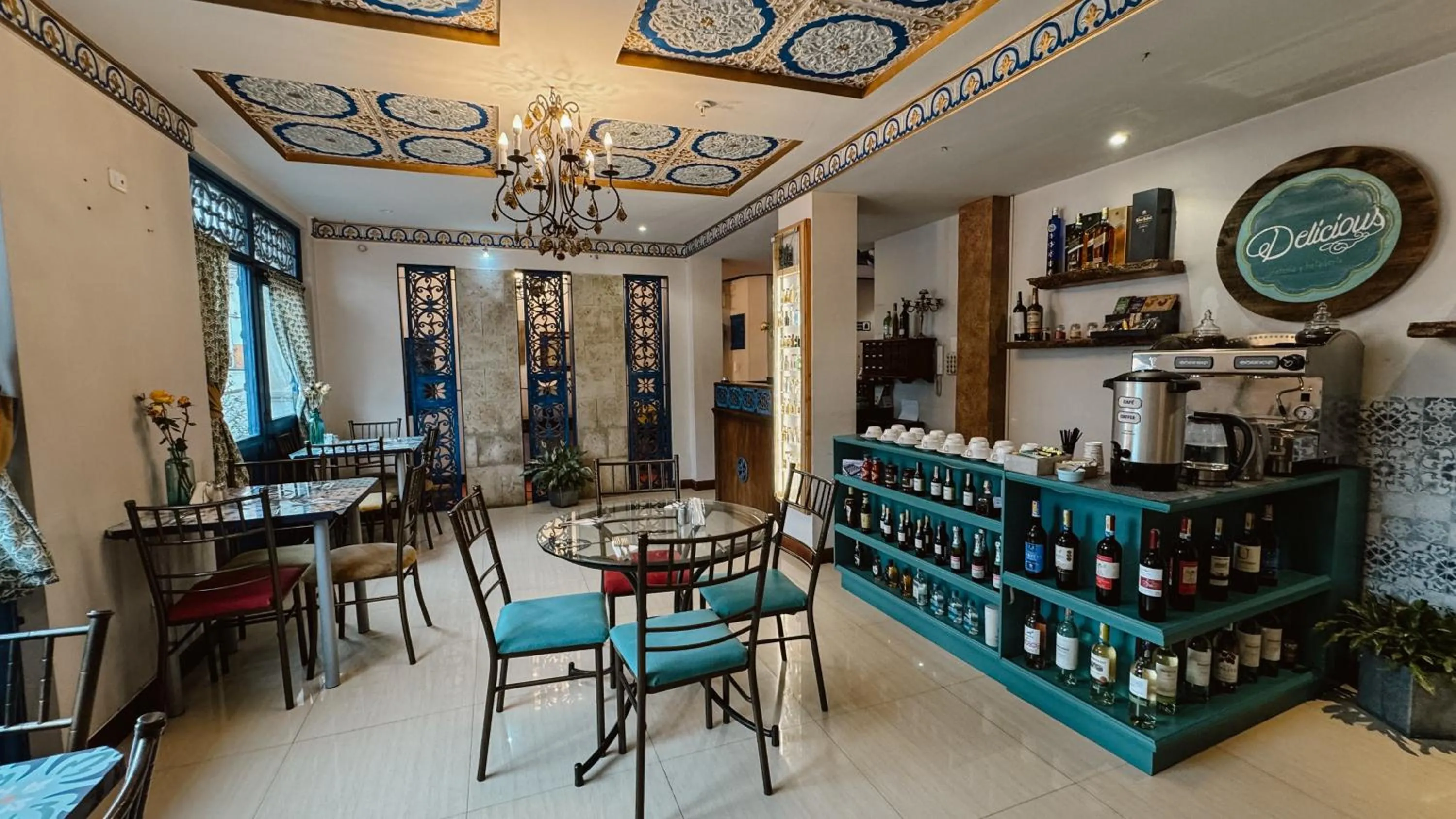 Coffee/tea facilities in Hotel Azul de la Plaza by Chat Noir