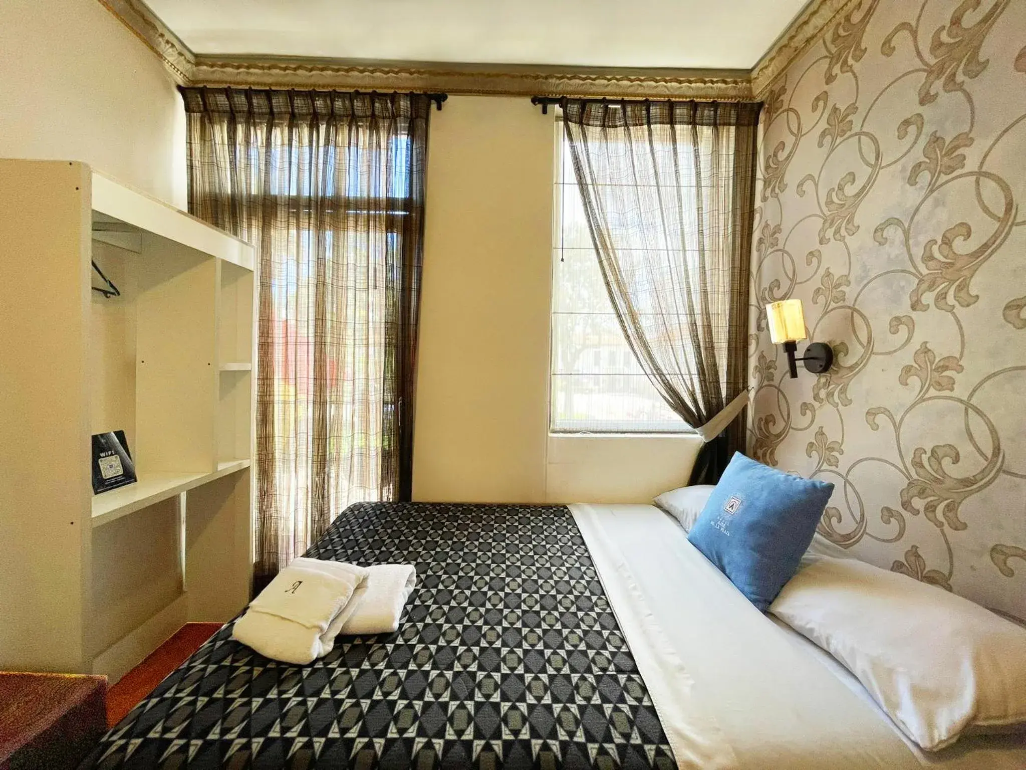 Twin Room - single occupancy in Hotel Azul de la Plaza by Chat Noir Twin Room - single occupancy in Hotel Azul de la Plaza by Chat Noir