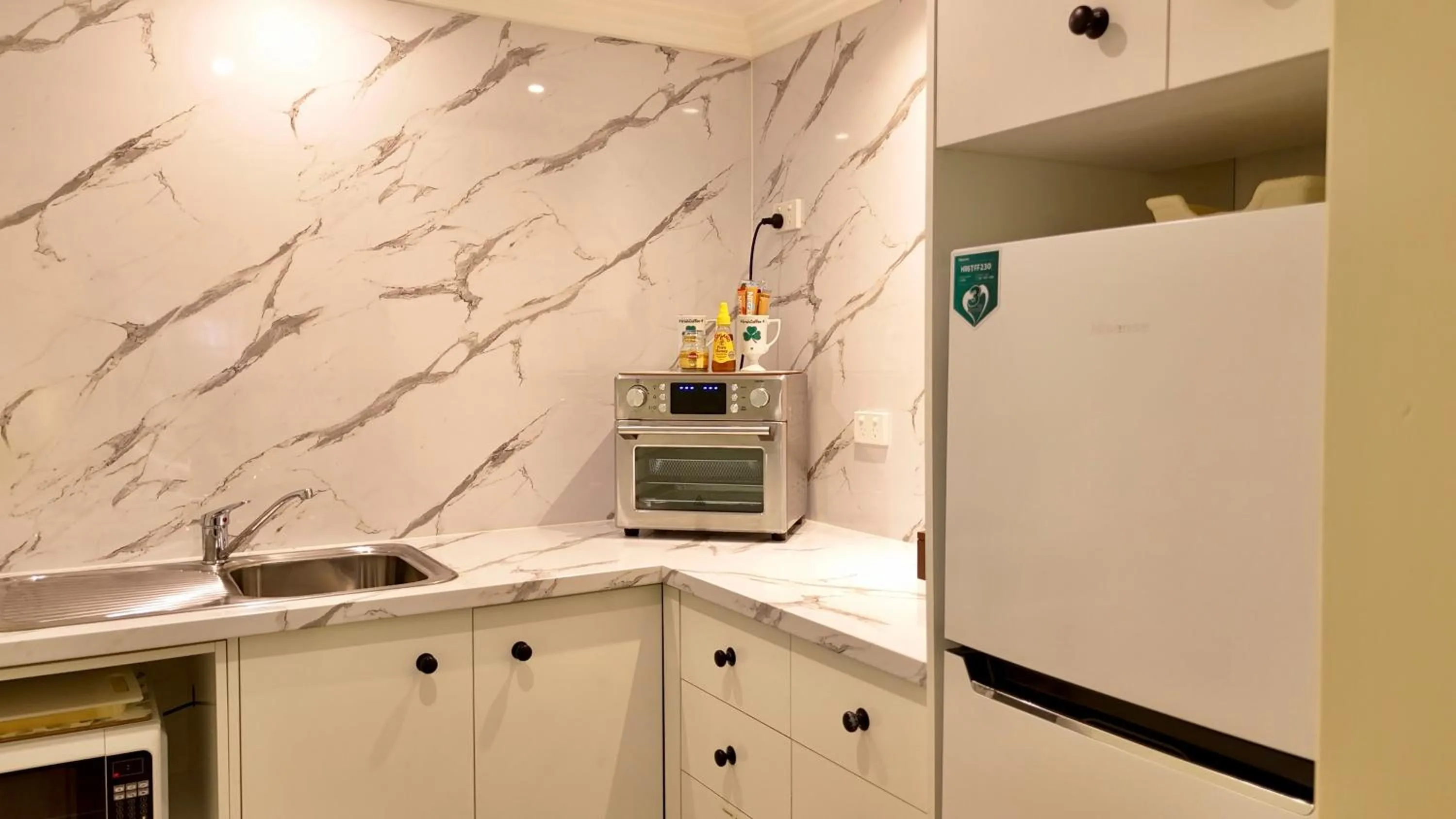 Kitchen or kitchenette in Curtis Falls Studio-Apartment