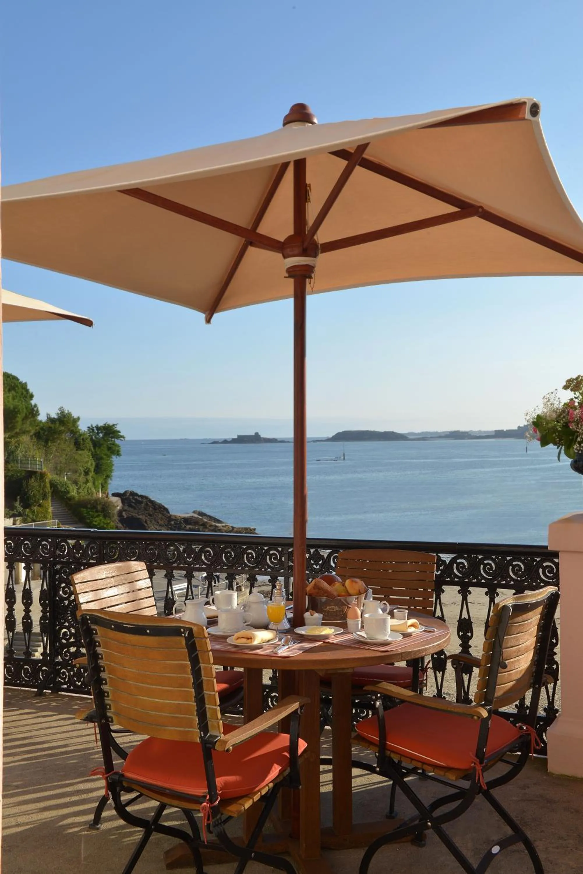 Day in Hotel Villa Reine Hortense