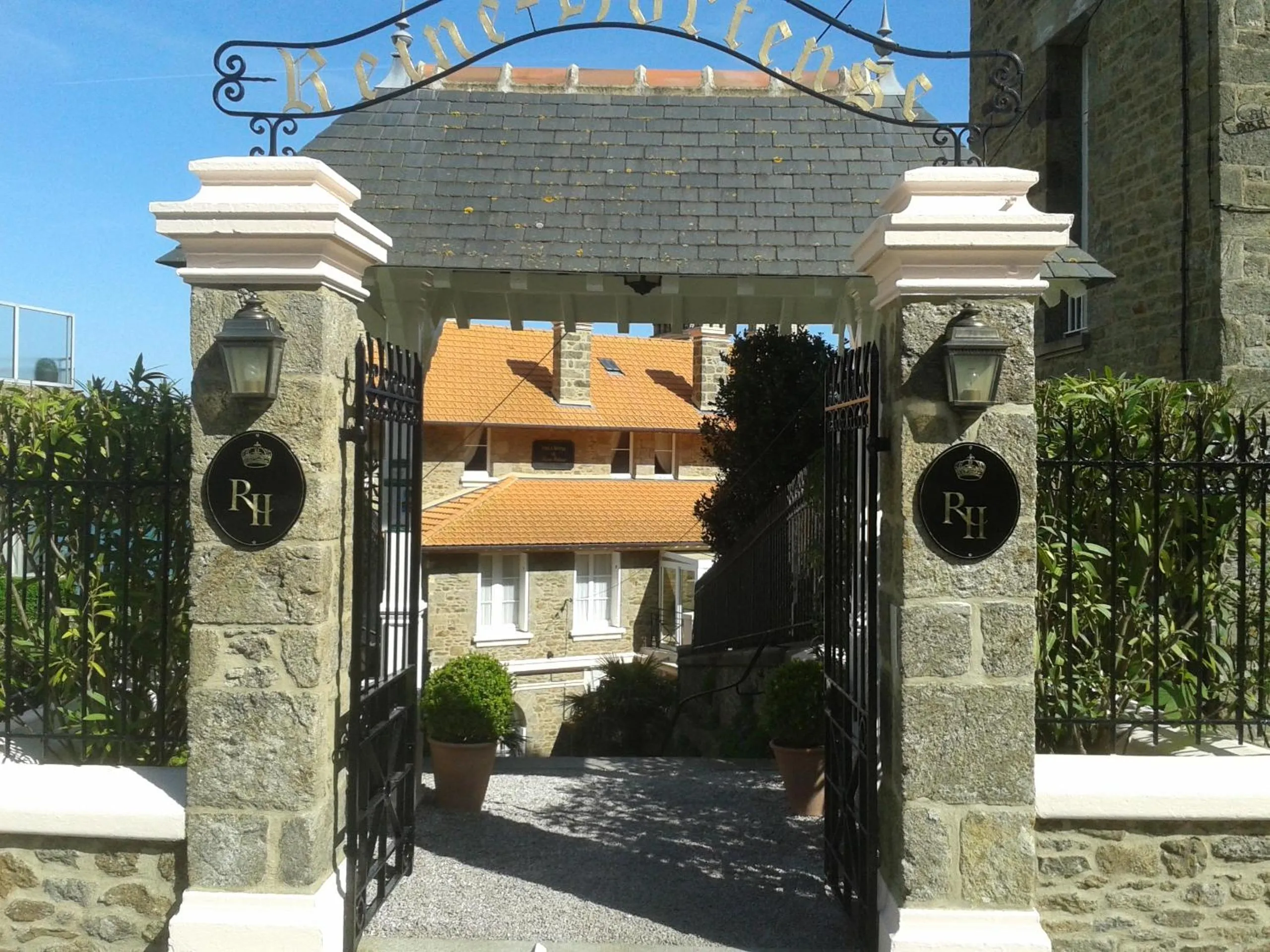 Facade/entrance, Property Building in Hotel Villa Reine Hortense