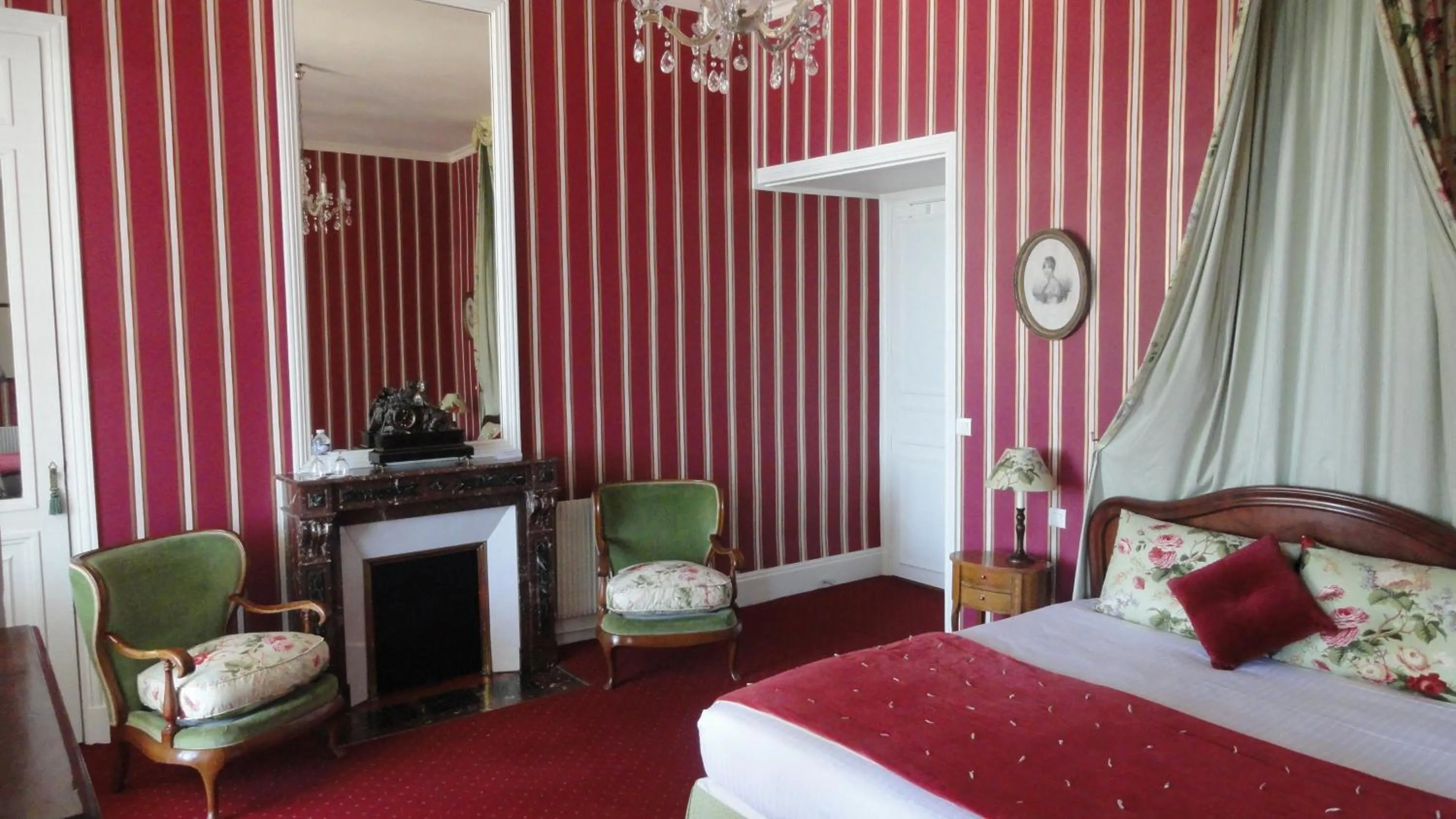 Bedroom, Bed in Hotel Villa Reine Hortense