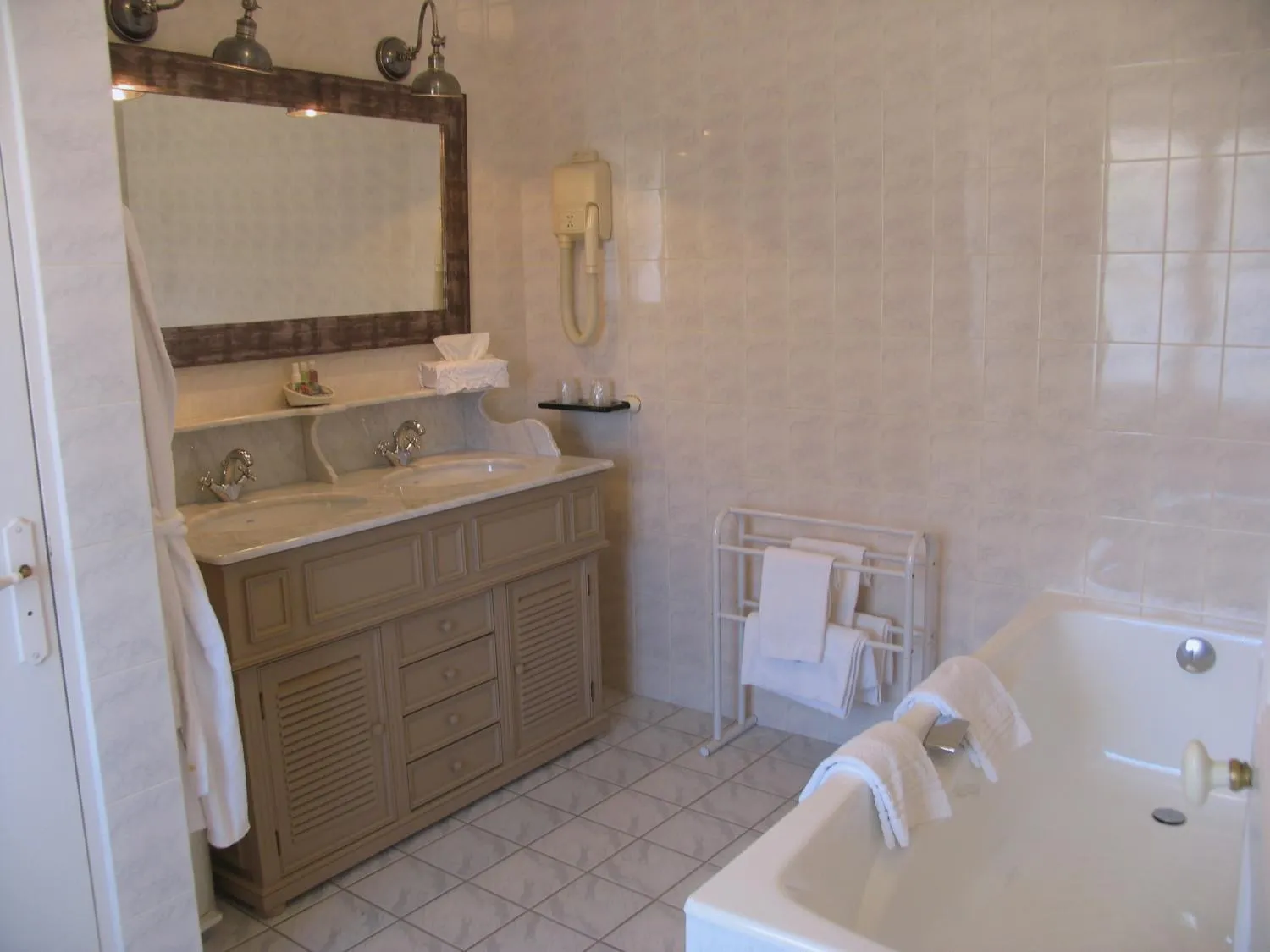 Bathroom in Hotel Villa Reine Hortense