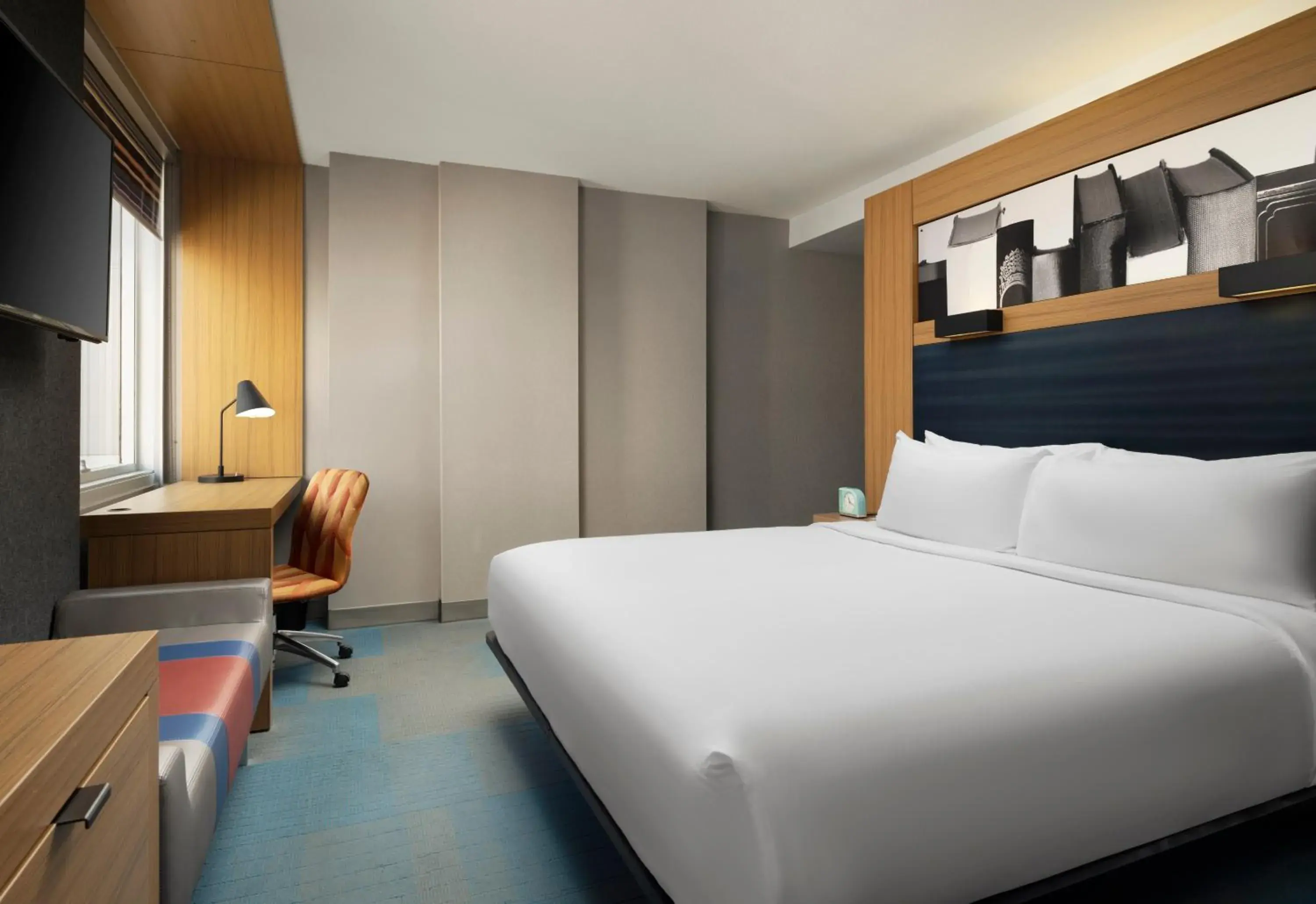 Traditional King Room in Aloft Chicago Downtown River North Traditional King Room in Aloft Chicago Downtown River North