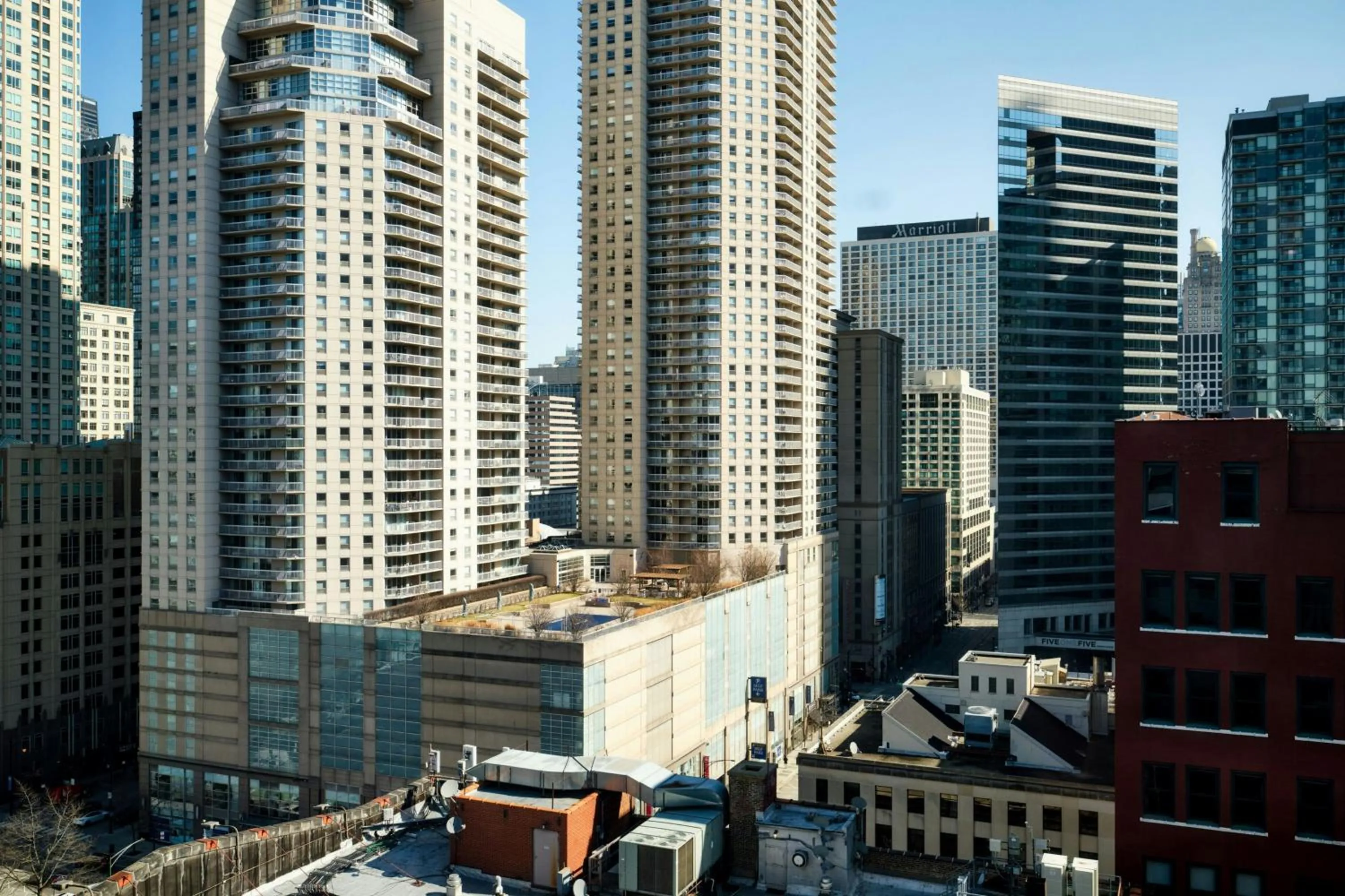Photo of the whole room in Aloft Chicago Downtown River North