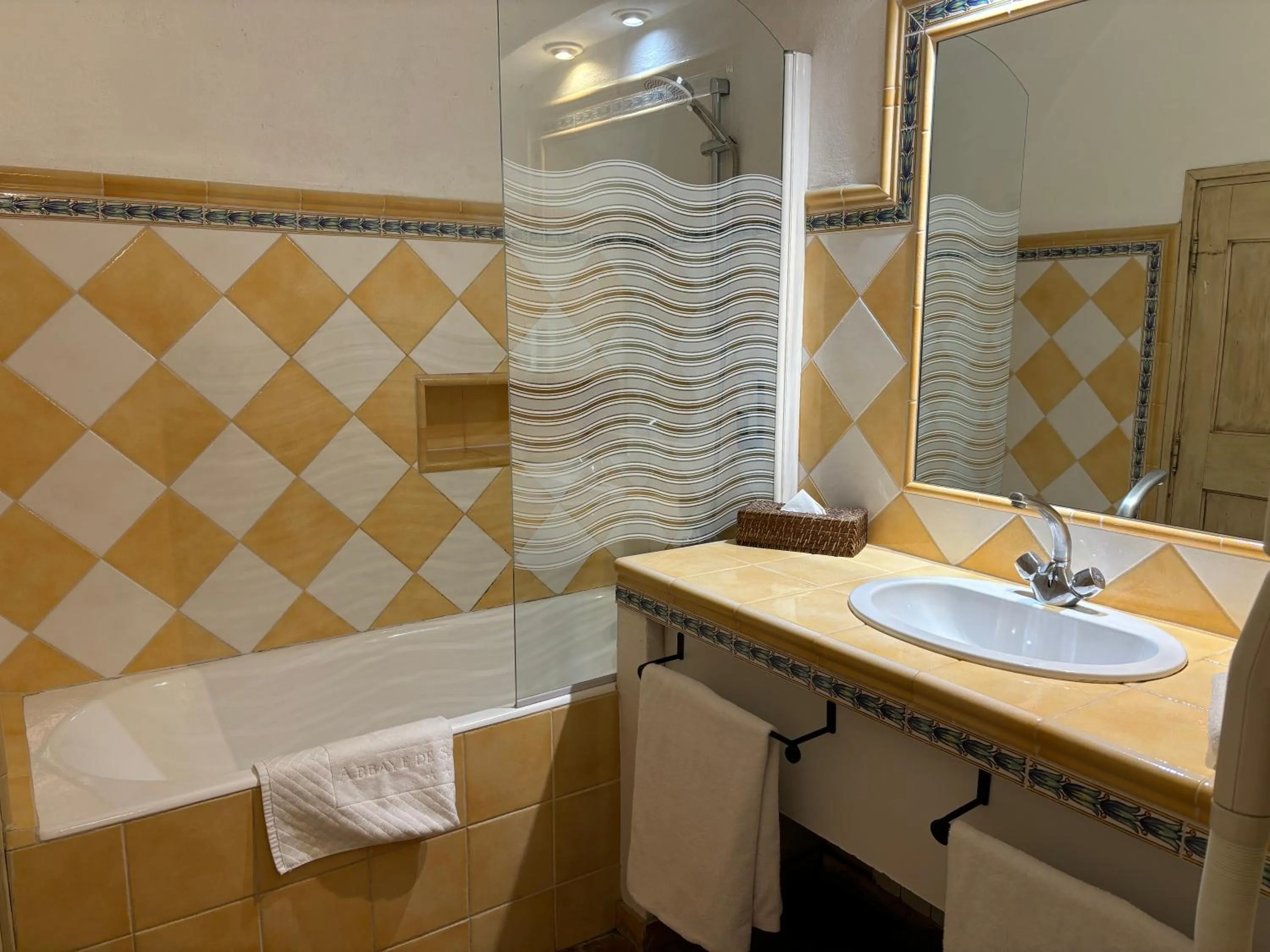 Bathroom in Garrigae Abbaye de Sainte Croix