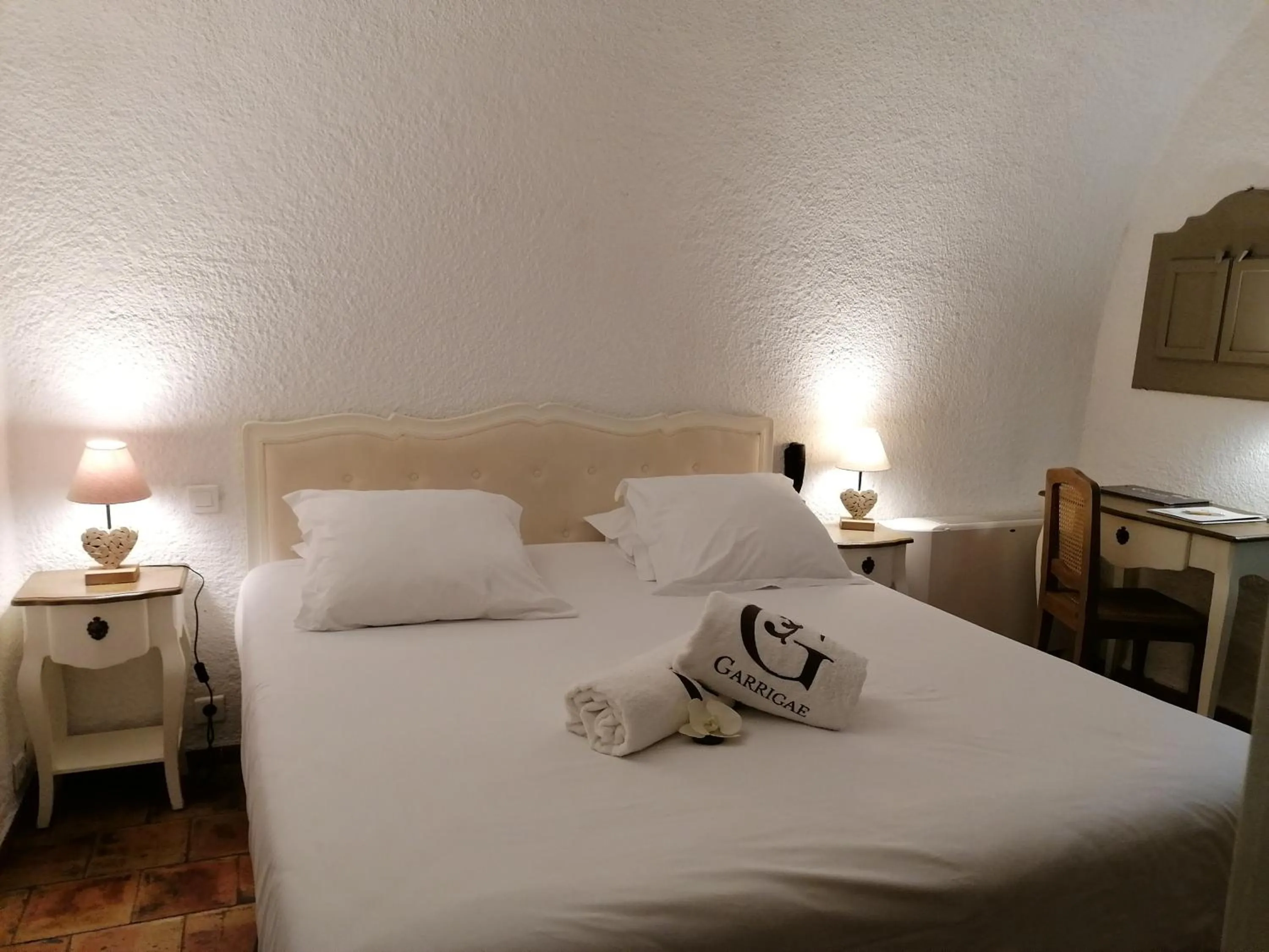 Bed in Garrigae Abbaye de Sainte Croix