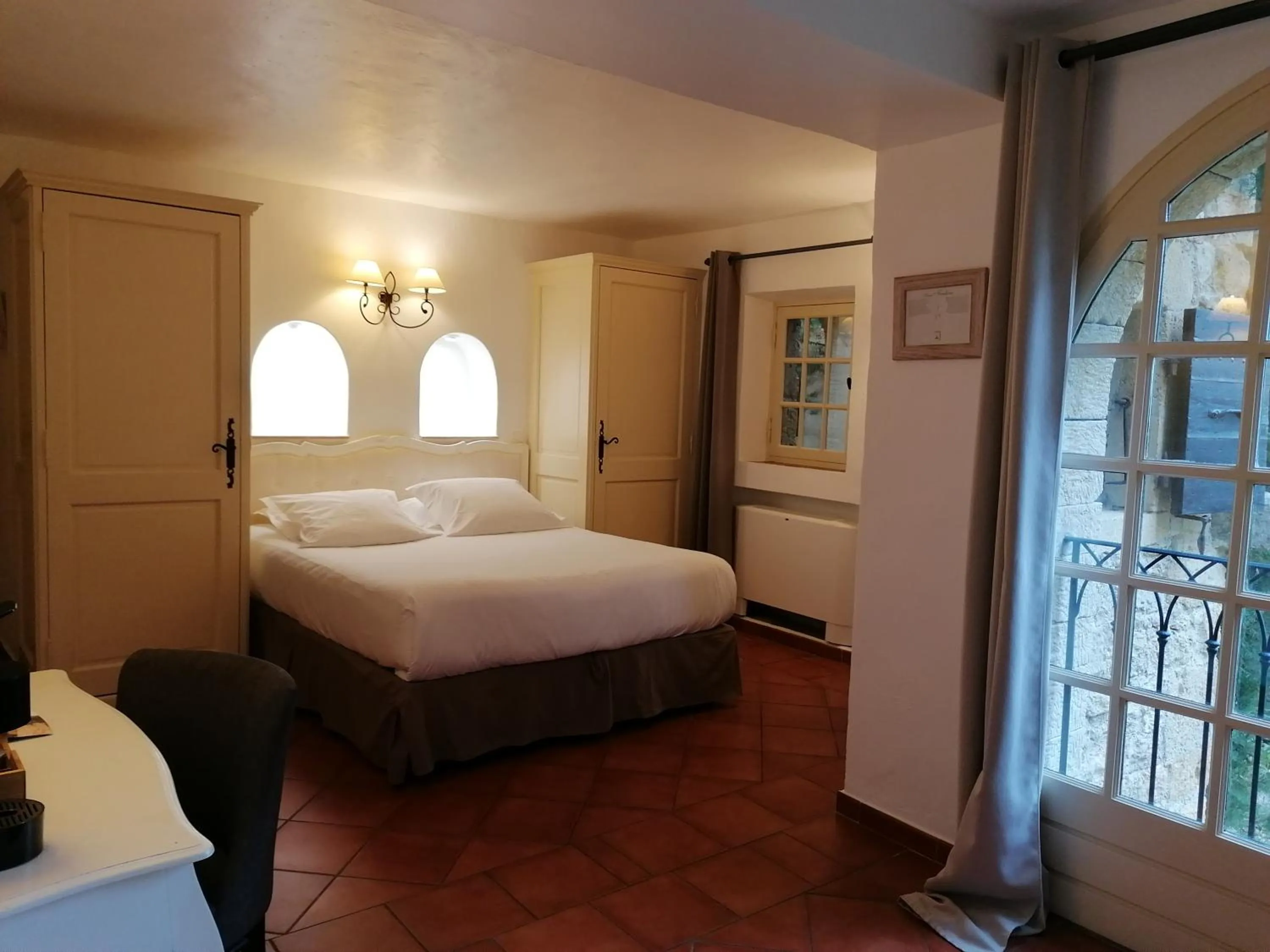 Bedroom, Bed in Garrigae Abbaye de Sainte Croix