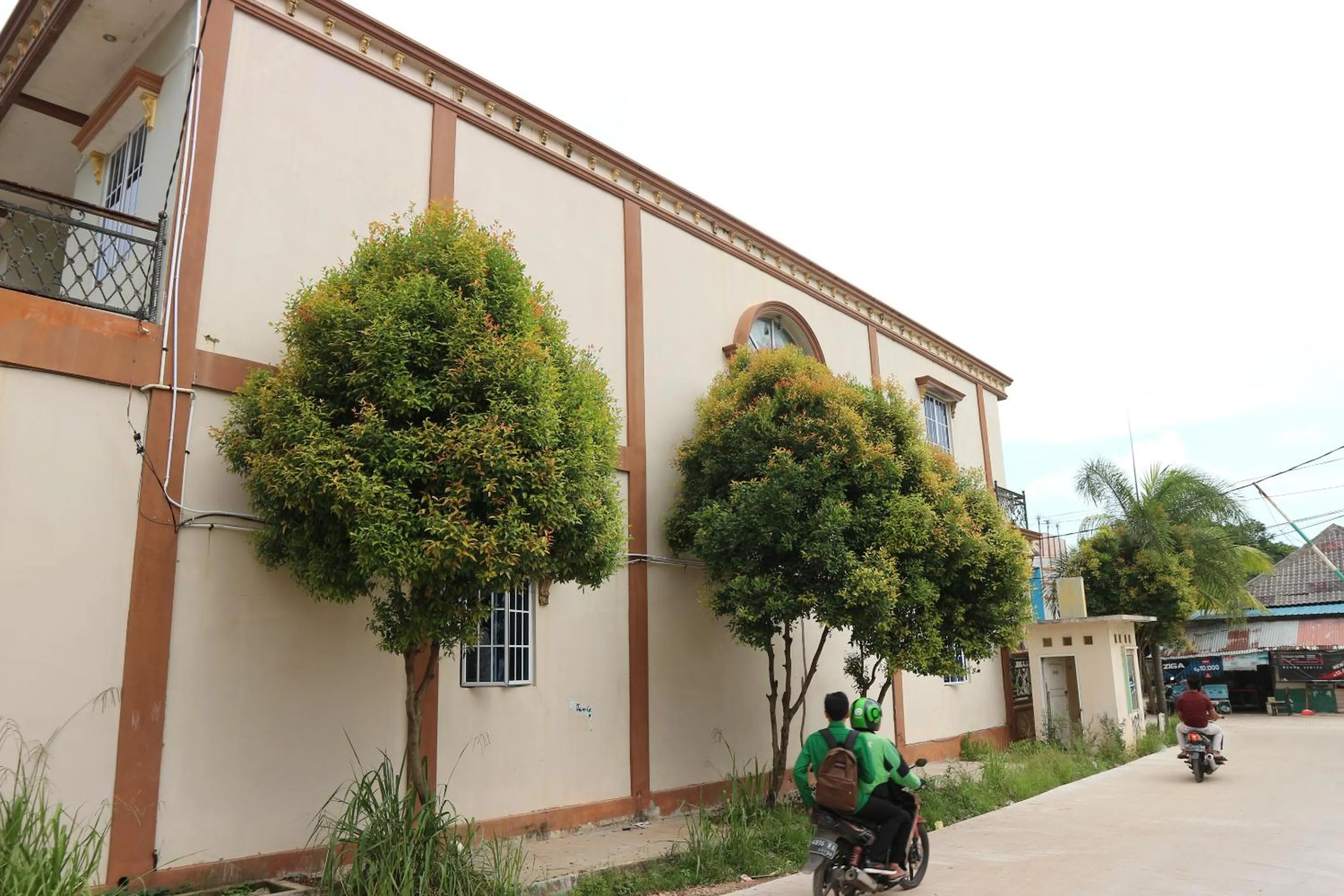 Facade/entrance in OYO Life 2670 Aline Kost