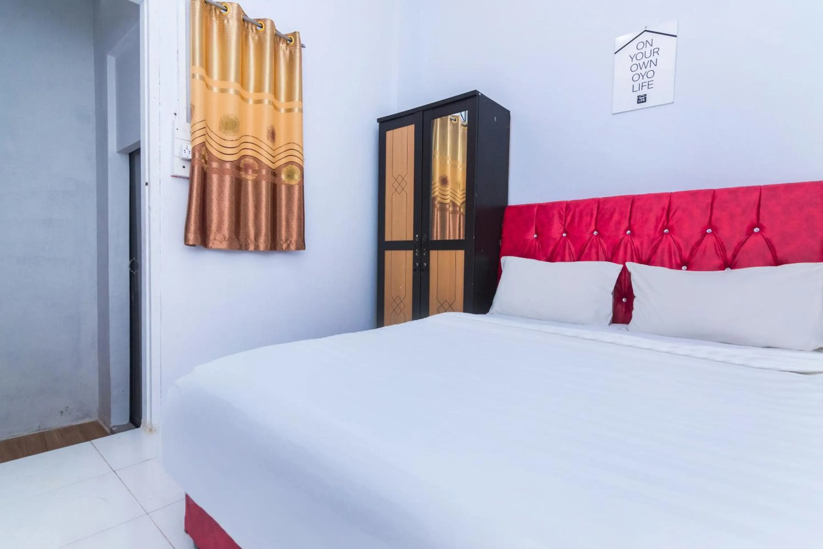 Bedroom, Bed in OYO Life 2670 Aline Kost