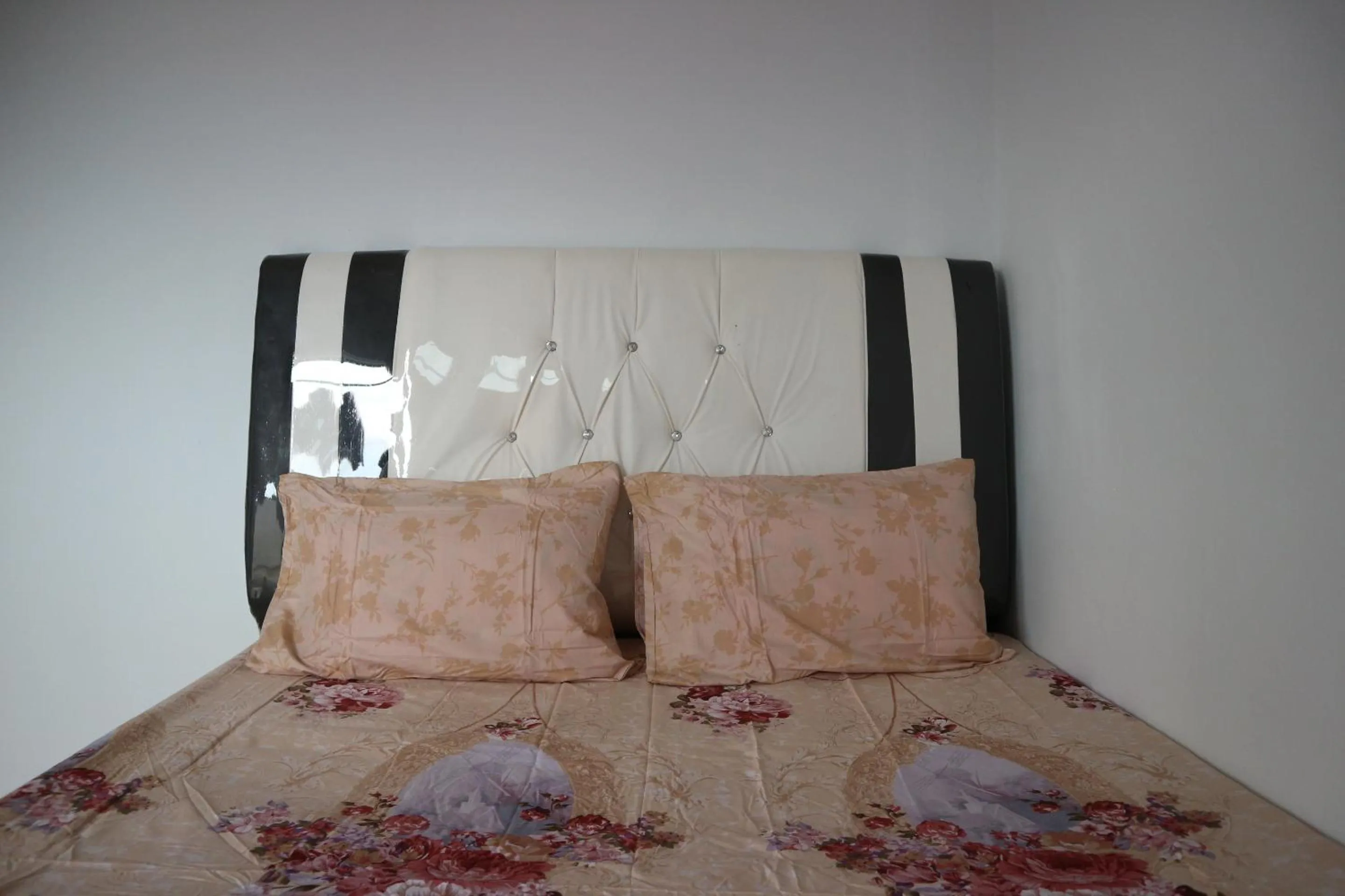 Bedroom, Bed in OYO Life 2670 Aline Kost