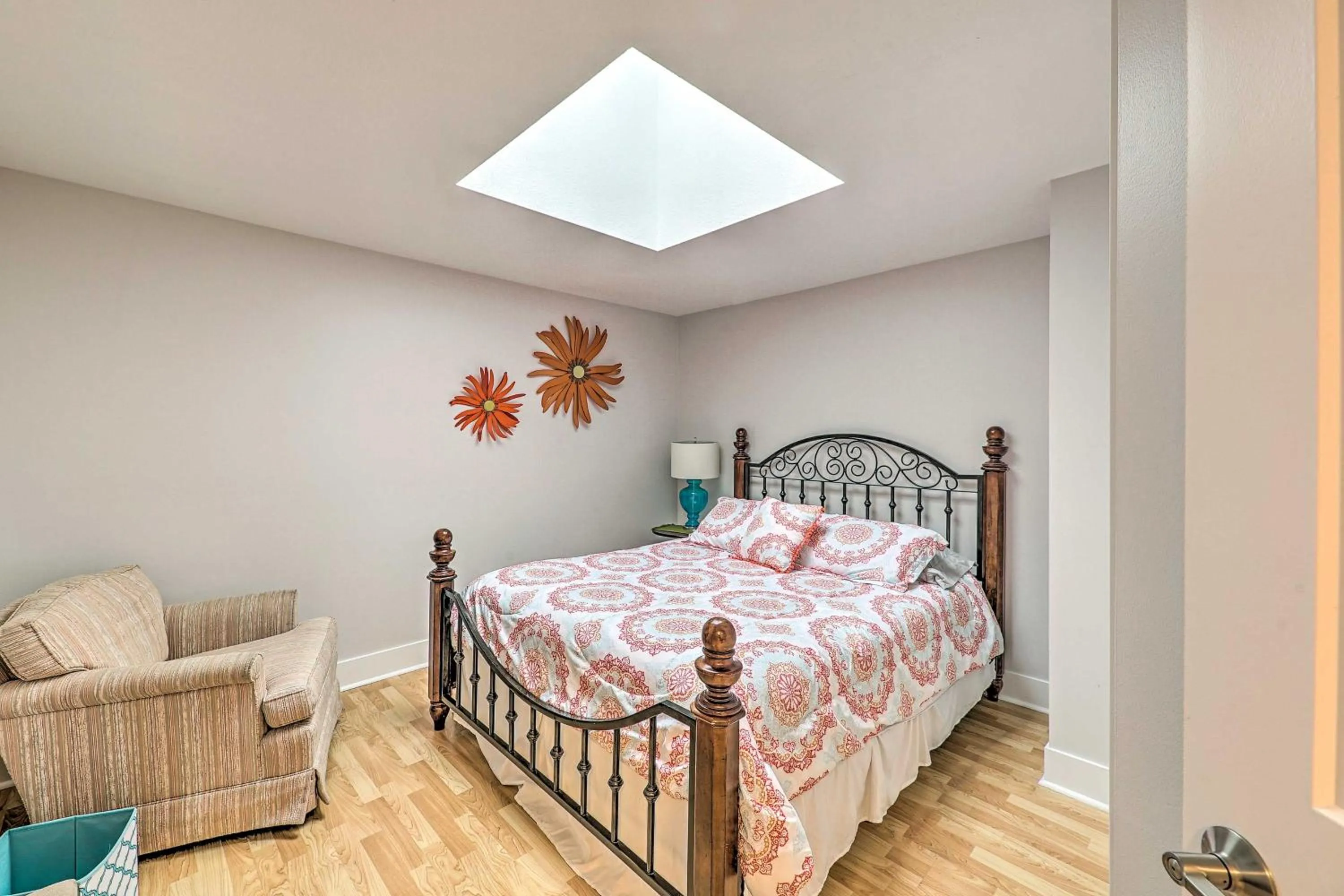 Bed in Downtown Grand Haven Apt Less Than 1 Mi to Lake Michigan