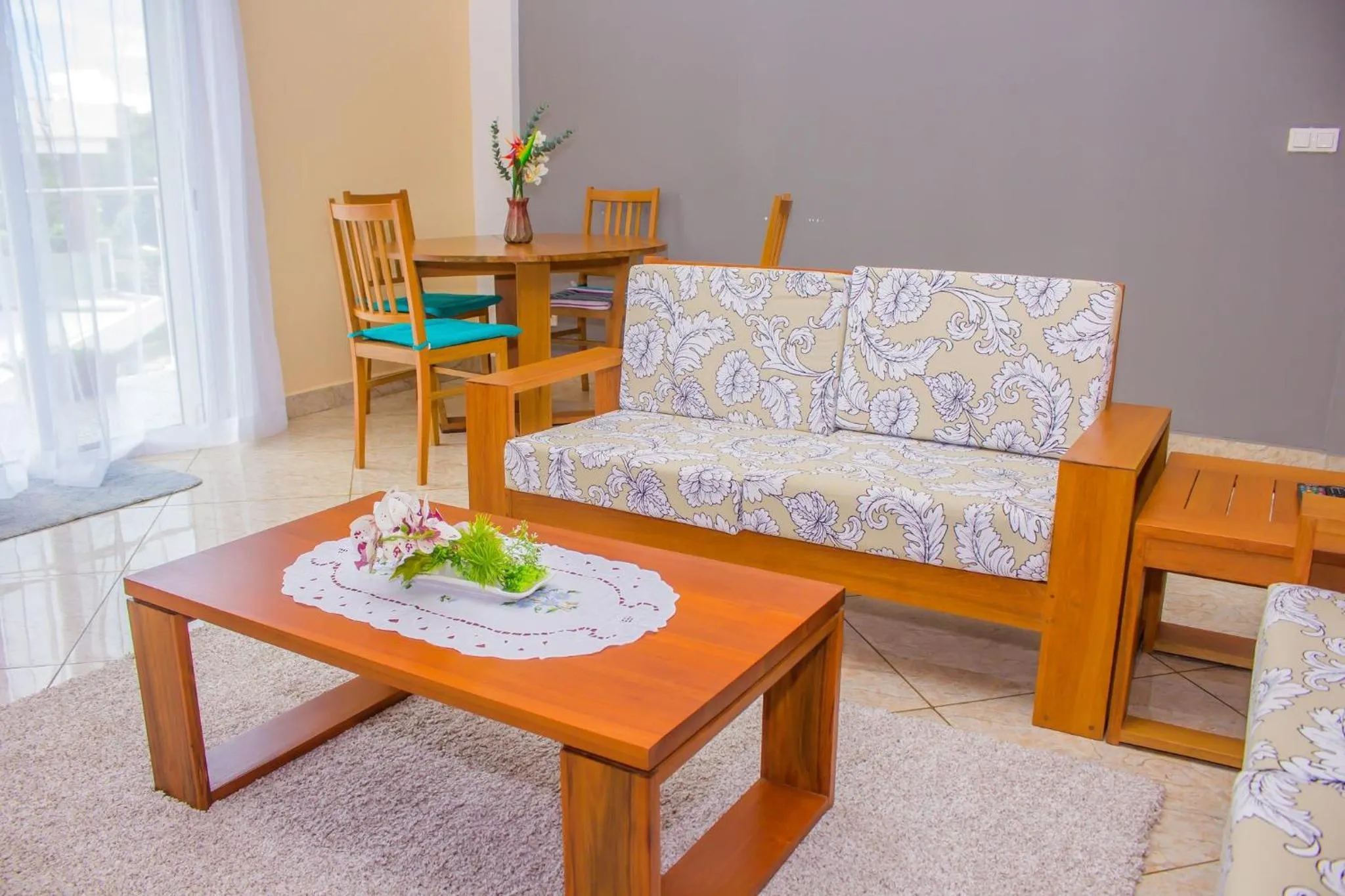 Seating area in Cambria Hotel