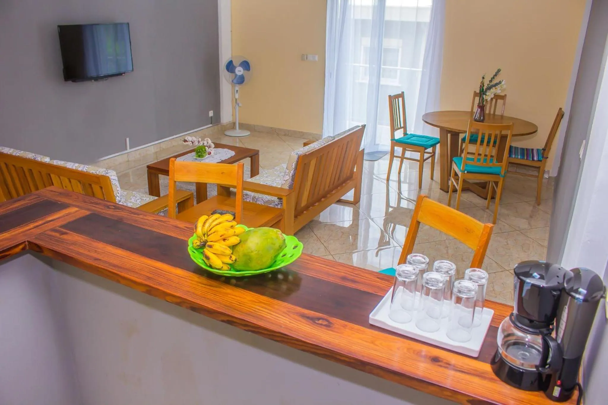 Dining area in Cambria Hotel