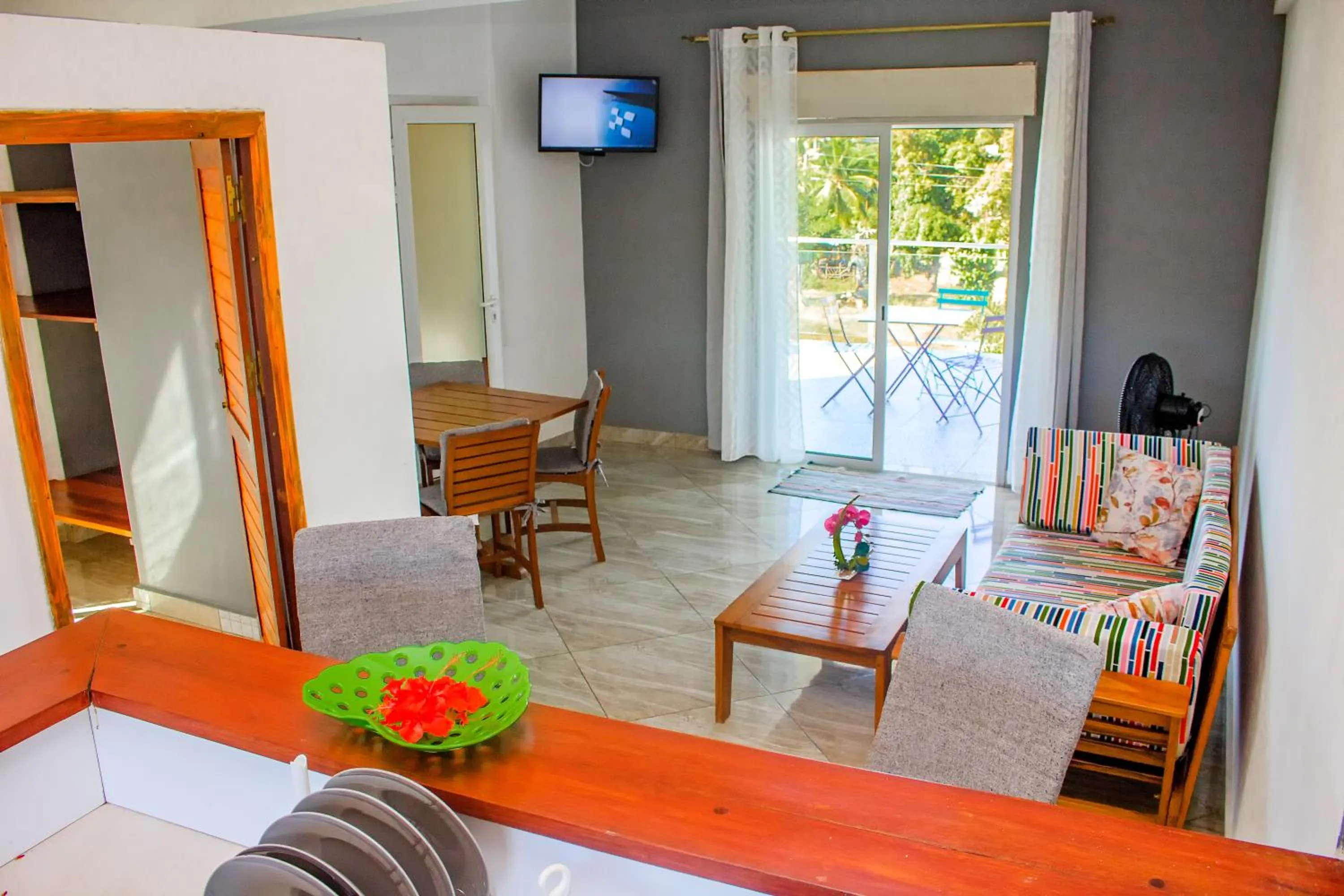 Living room in Cambria Hotel