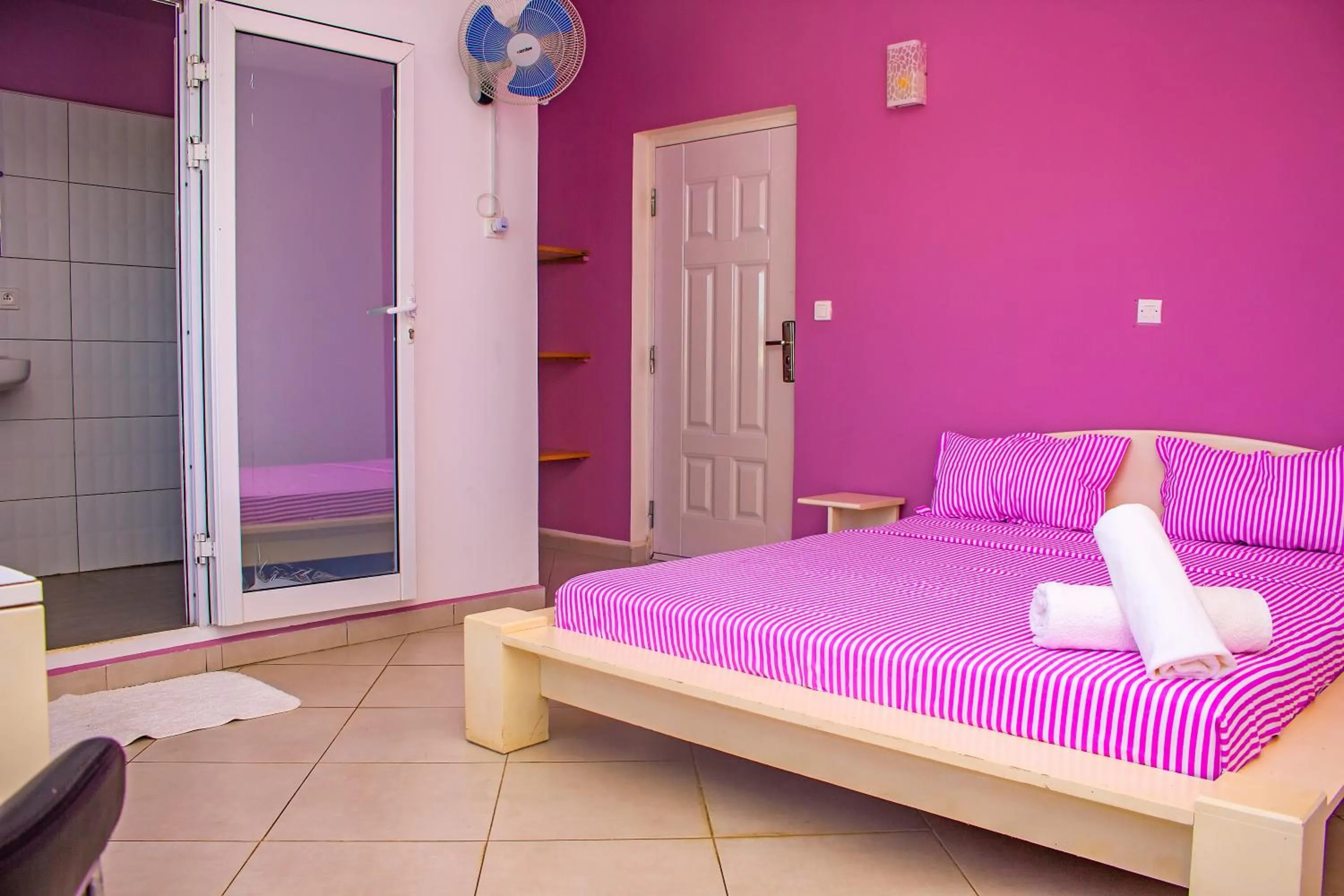 Bedroom, Bed in Cambria Hotel