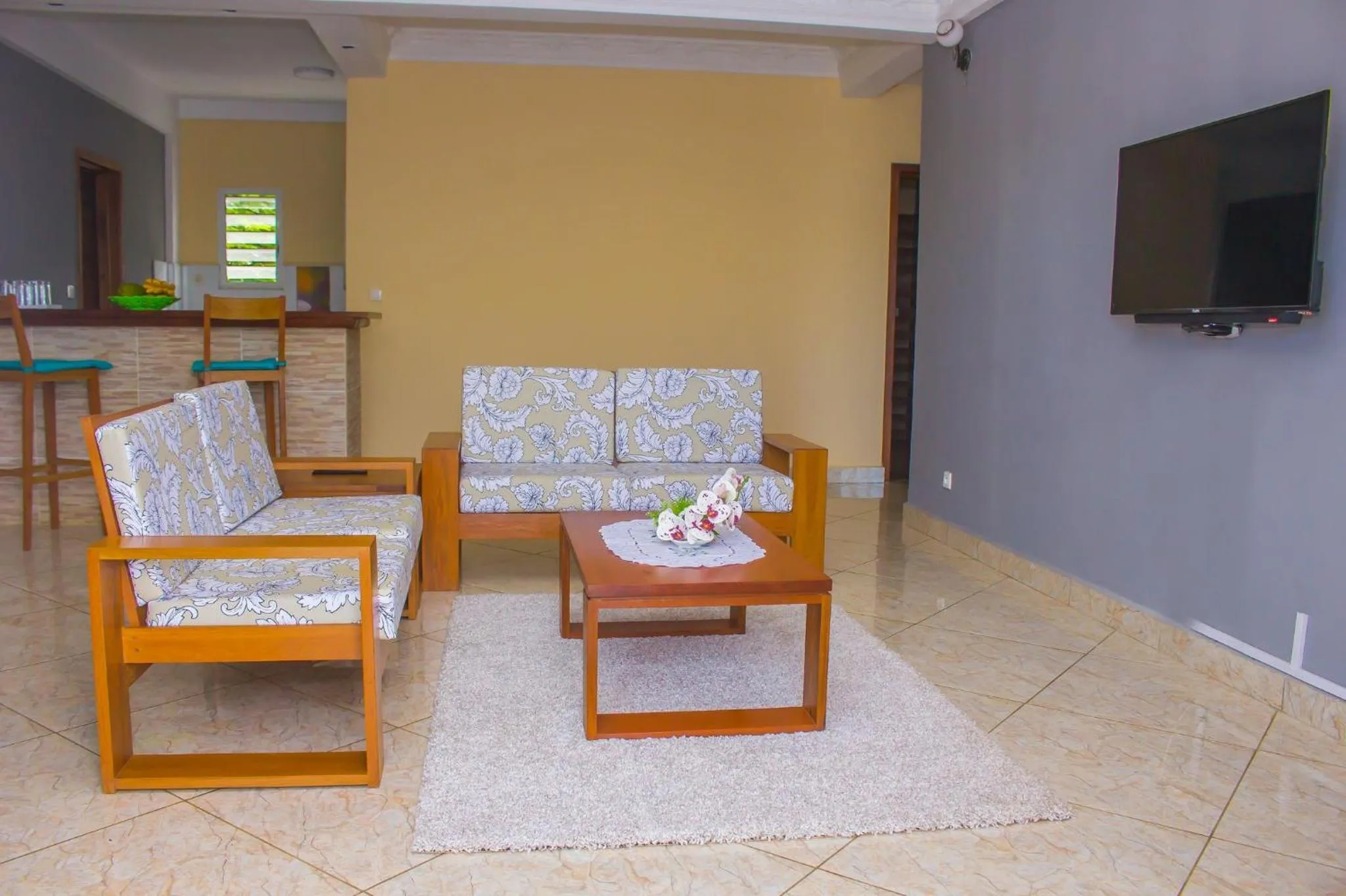 Living room in Cambria Hotel