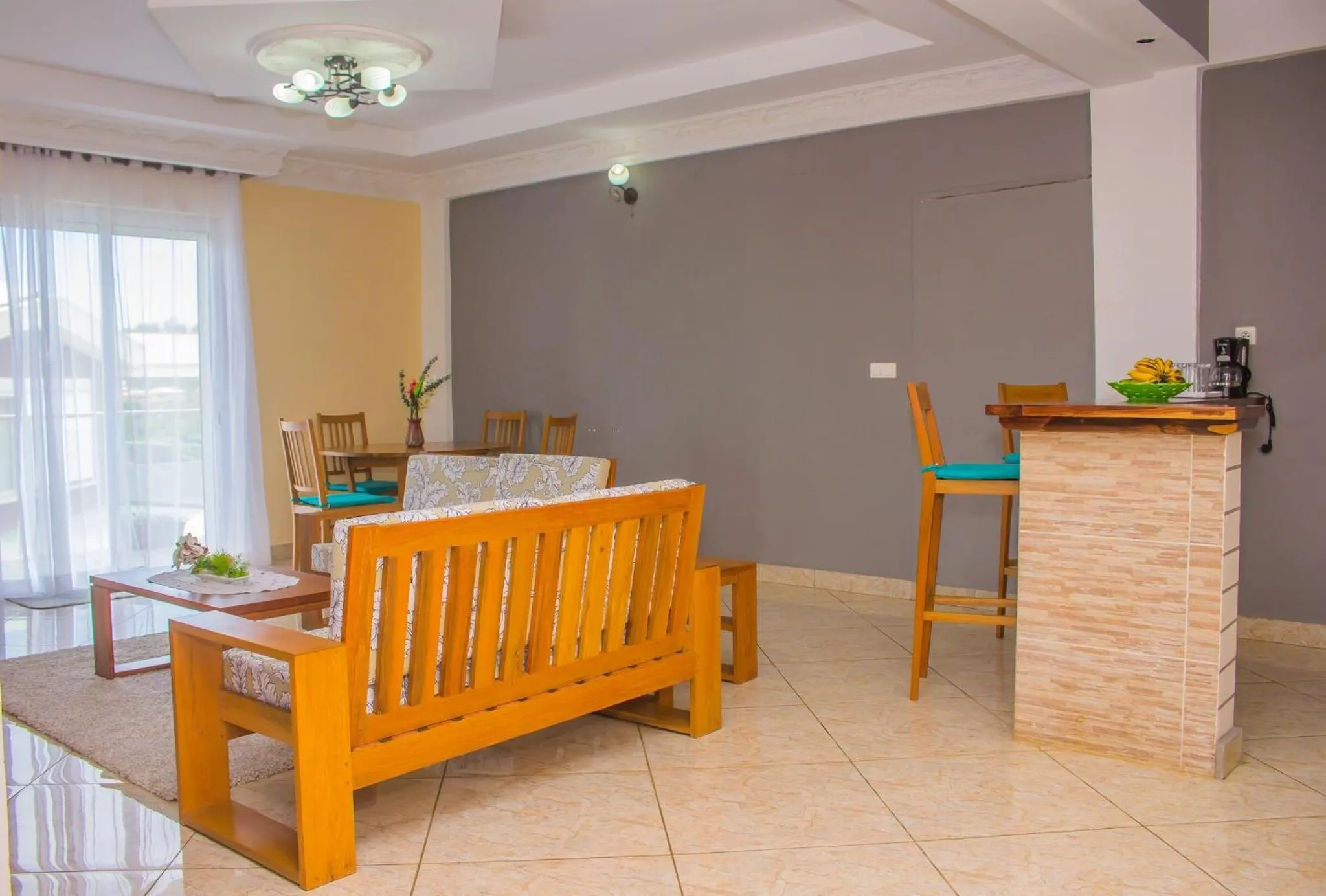 Living room in Cambria Hotel