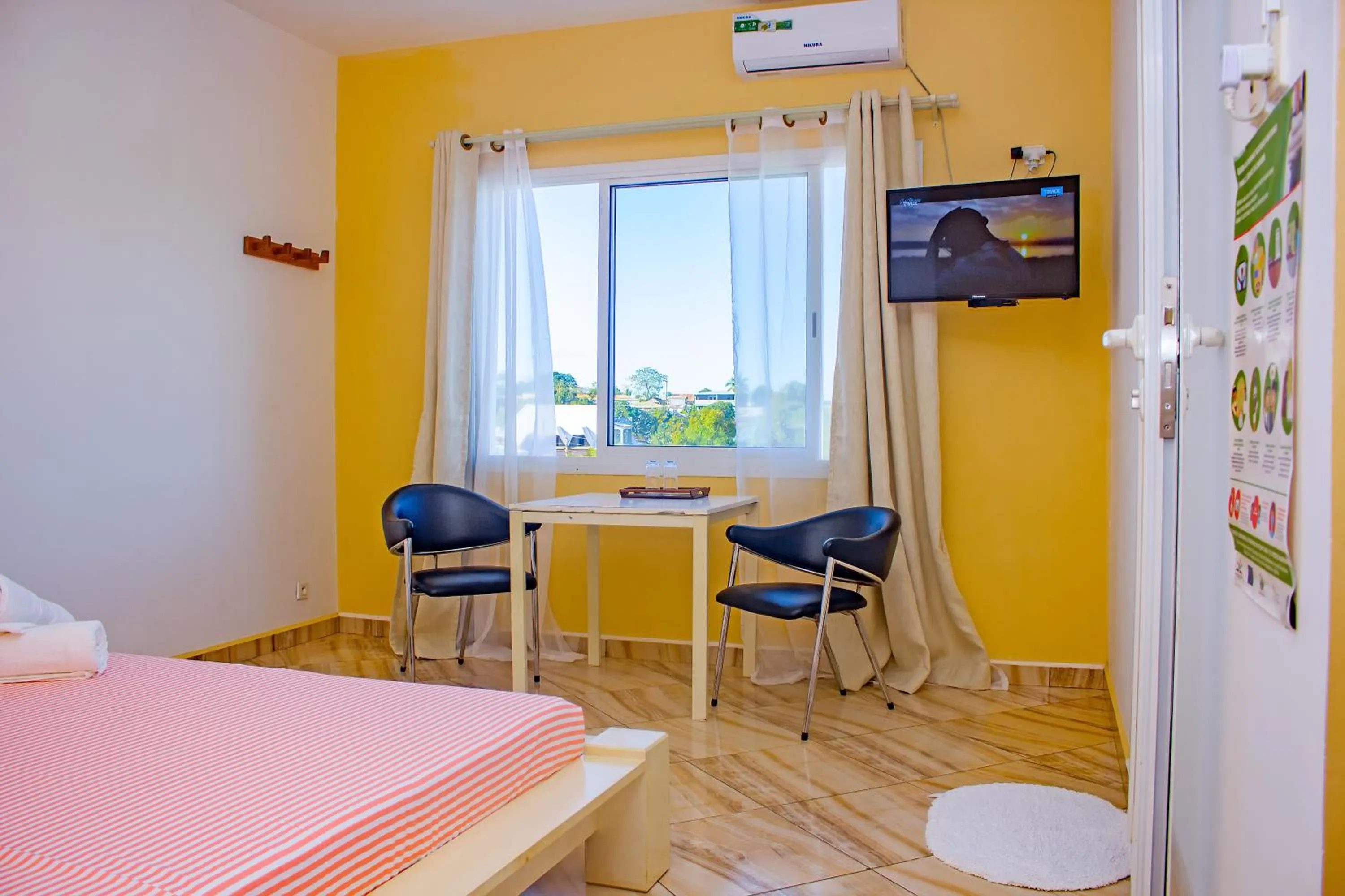 TV and multimedia in Cambria Hotel