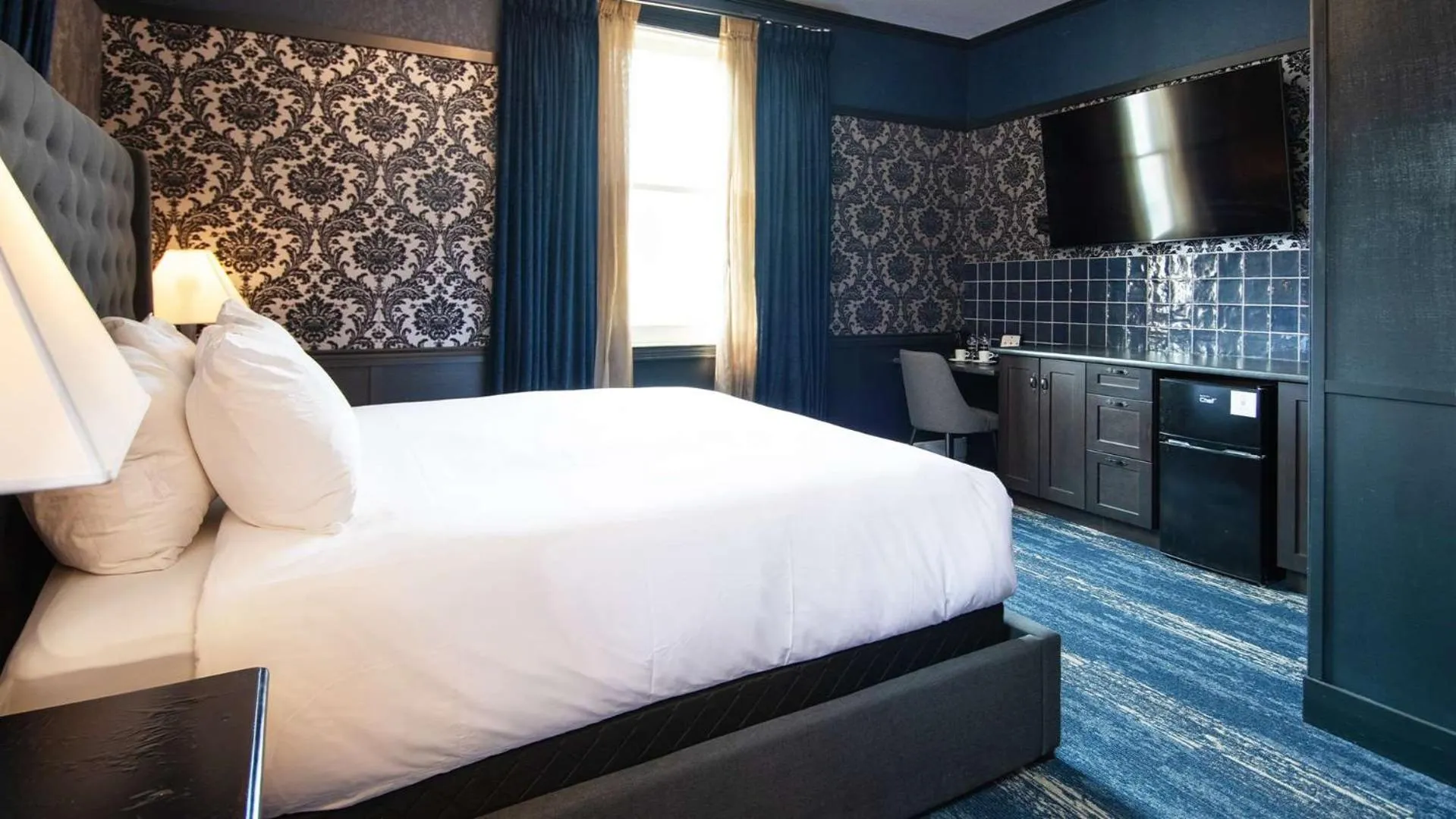 Photo of the whole room, Bed in Midnight Sun, a Coast Hotel