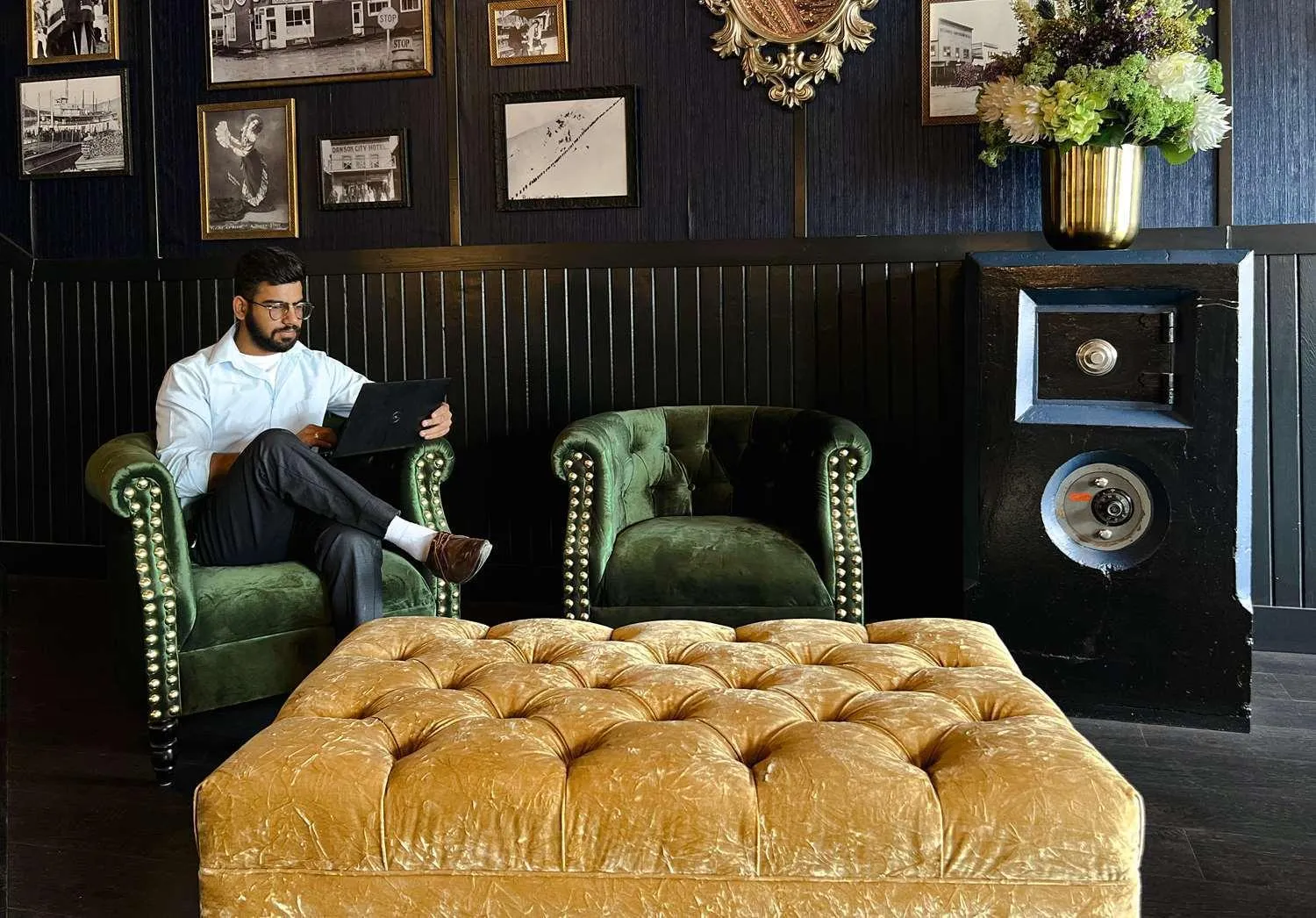 Lobby or reception in Midnight Sun, a Coast Hotel