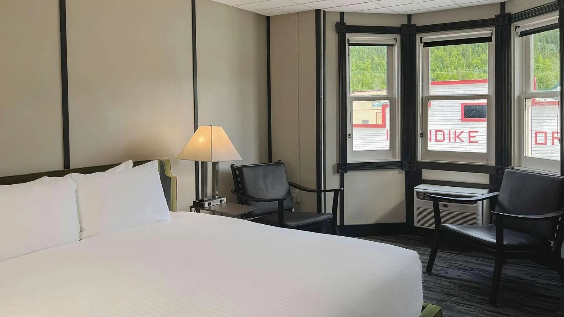 Bedroom, Bed in Midnight Sun, a Coast Hotel