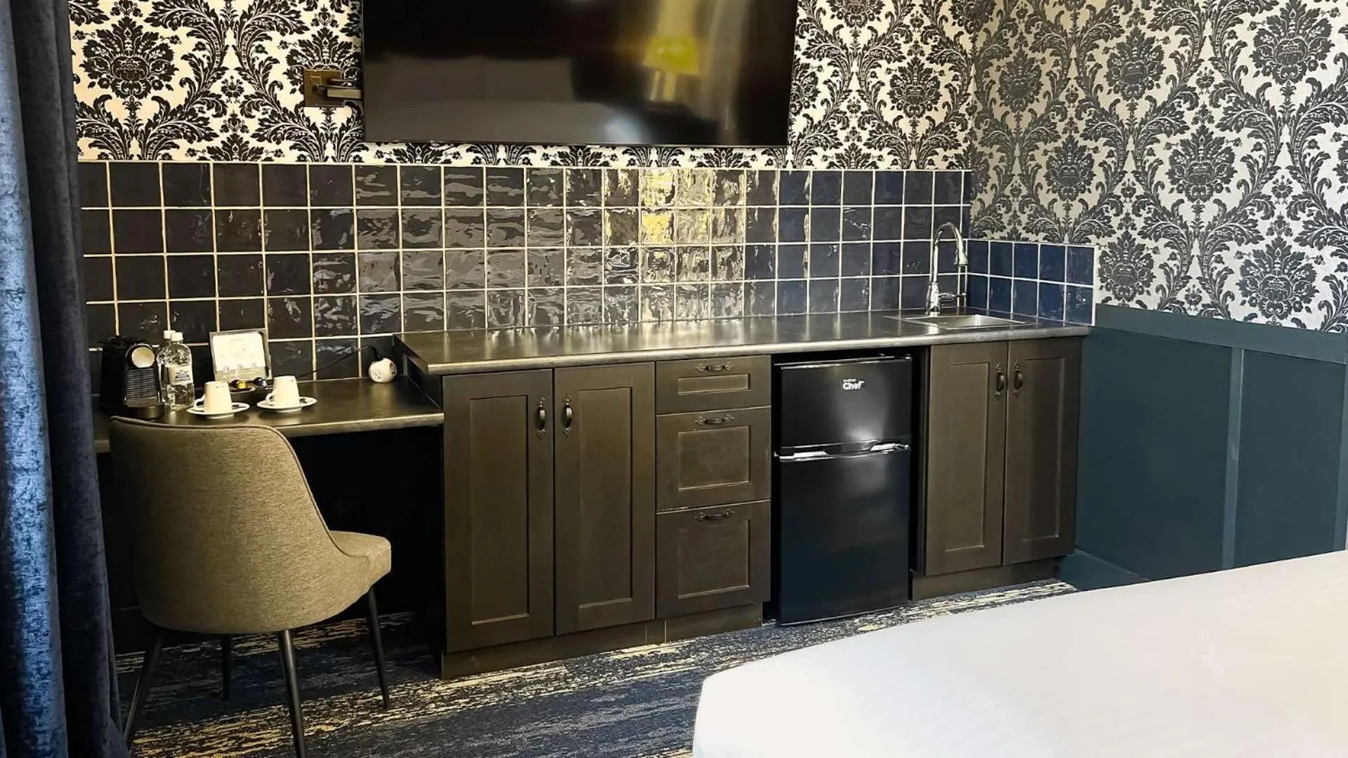 Photo of the whole room in Midnight Sun, a Coast Hotel