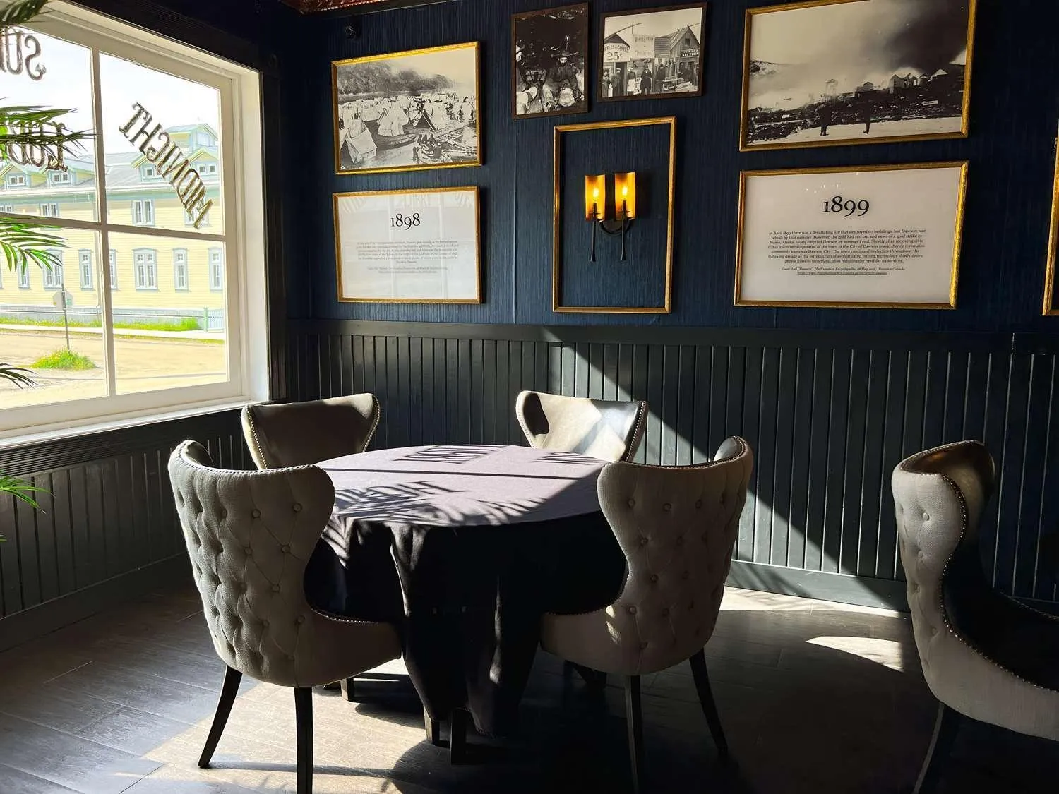 Lobby or reception in Midnight Sun, a Coast Hotel