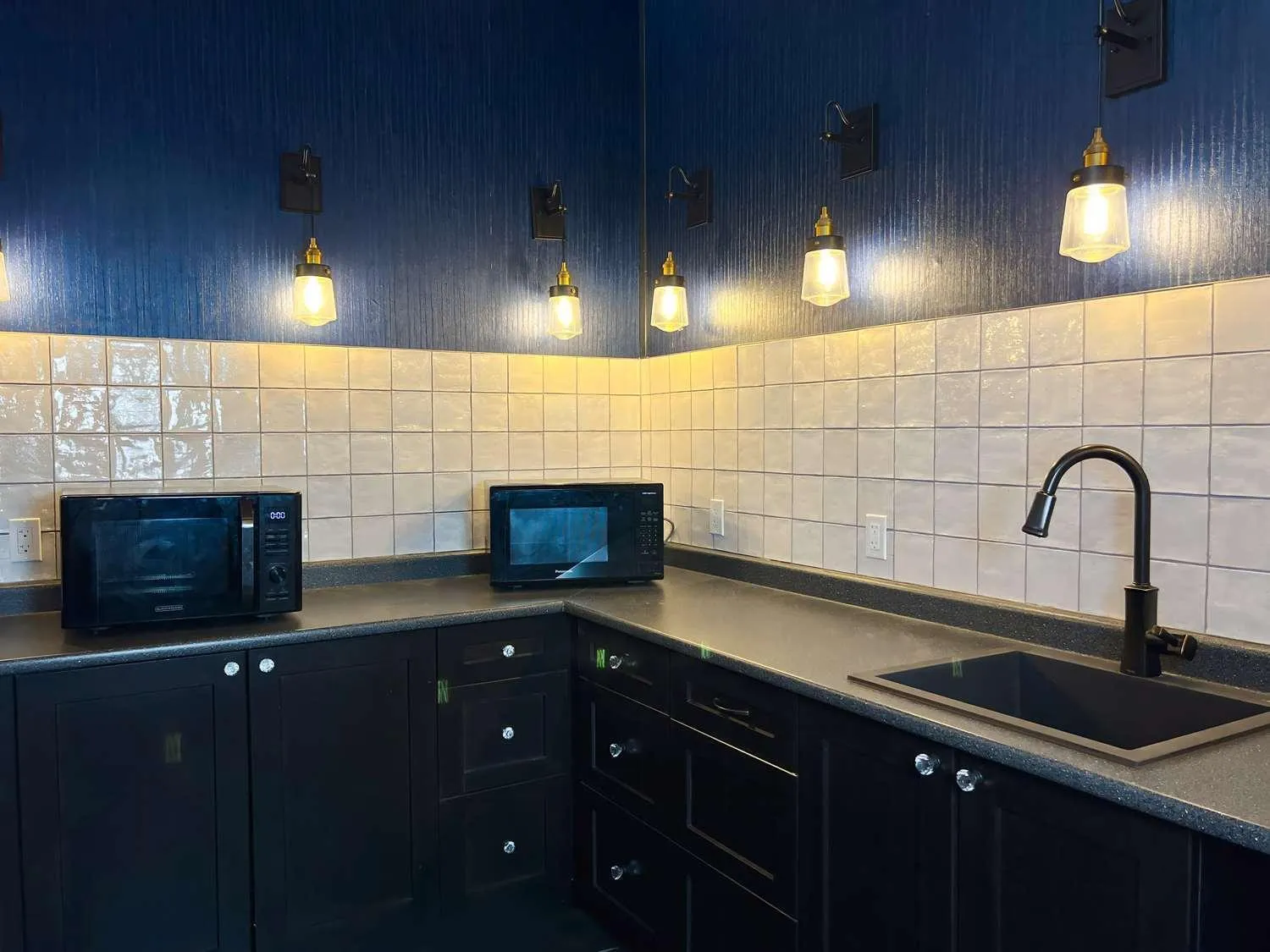 Lobby or reception in Midnight Sun, a Coast Hotel